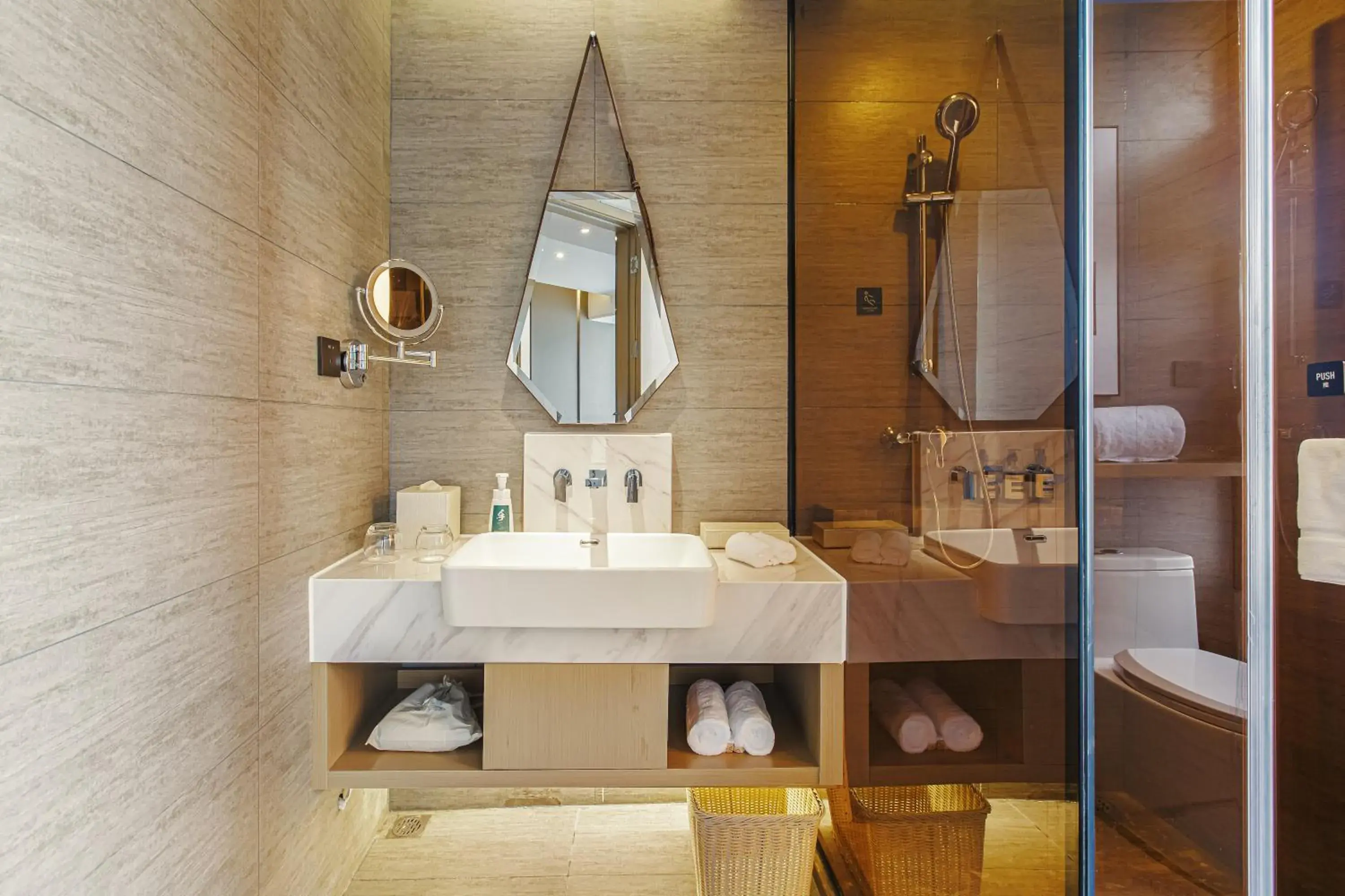 Bathroom in Atour Hotel Chengdu Yulin Huaxi Bathroom in Atour Hotel Chengdu Yulin Huaxi