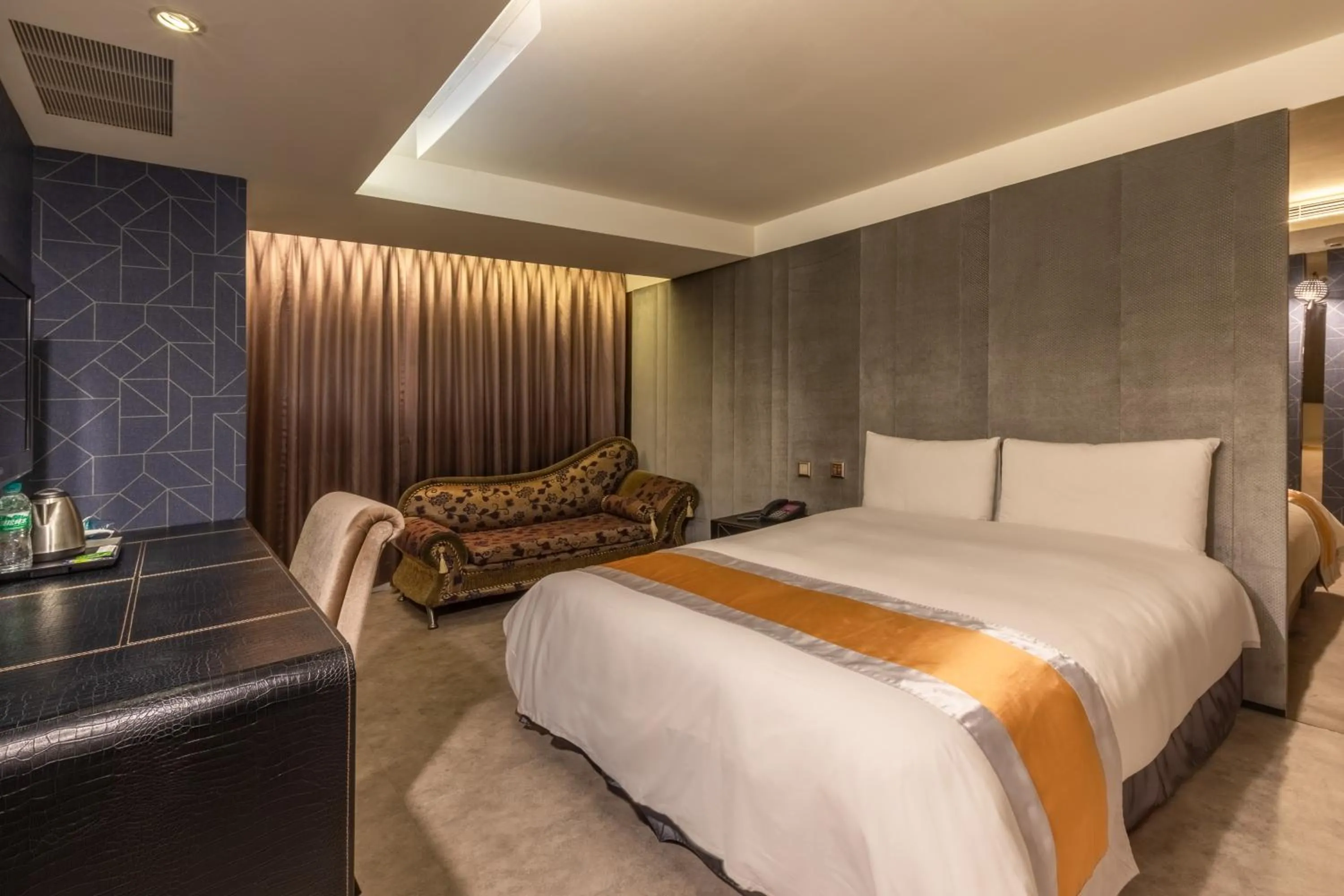 Bed in Ren Mei Fashion Hotel