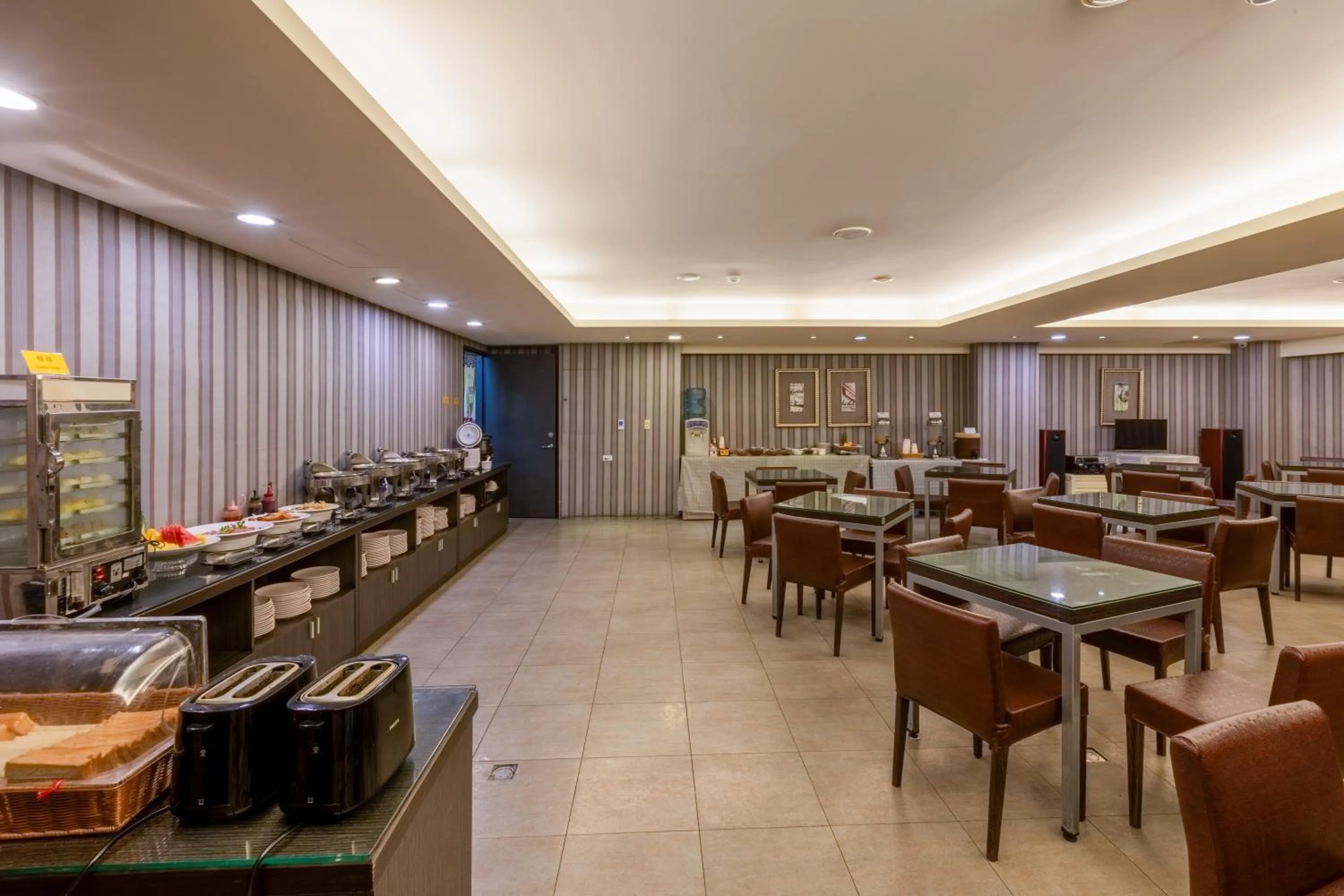 Restaurant/places to eat in Ren Mei Fashion Hotel