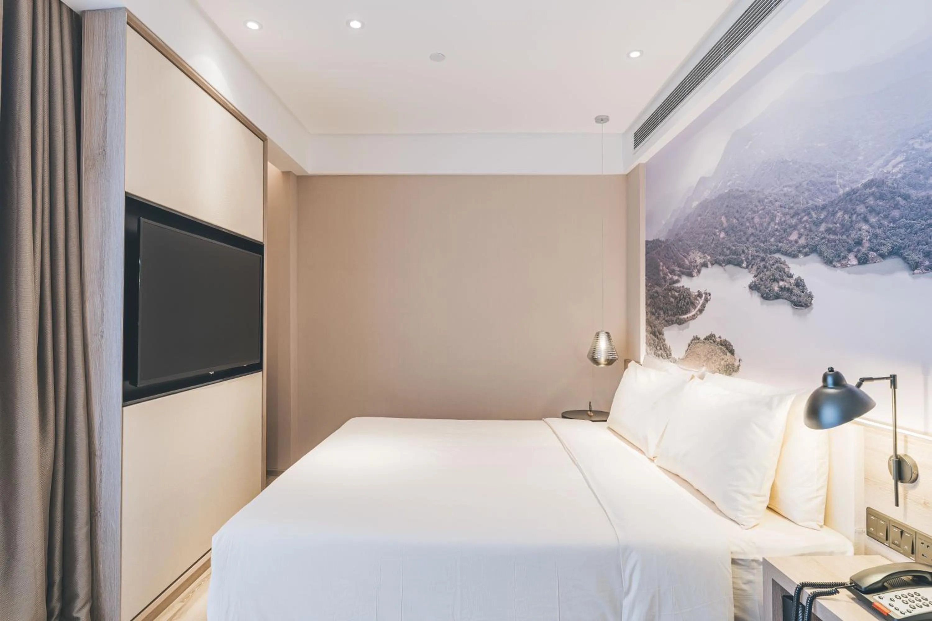 Photo of the whole room, Bed in Atour Hotel (Puning High Speed Railway Station)