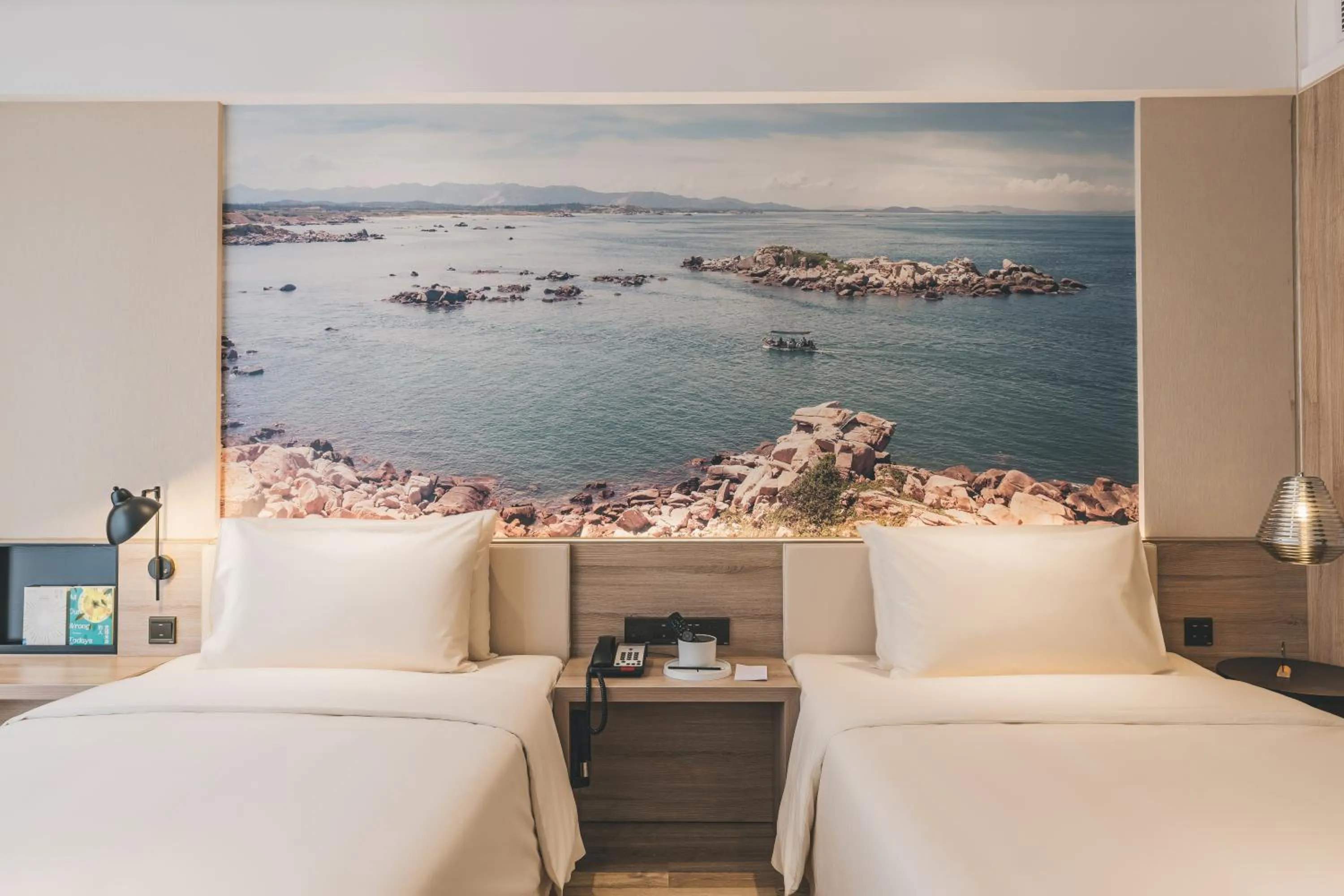 Photo of the whole room, Bed in Atour Hotel (Puning High Speed Railway Station)