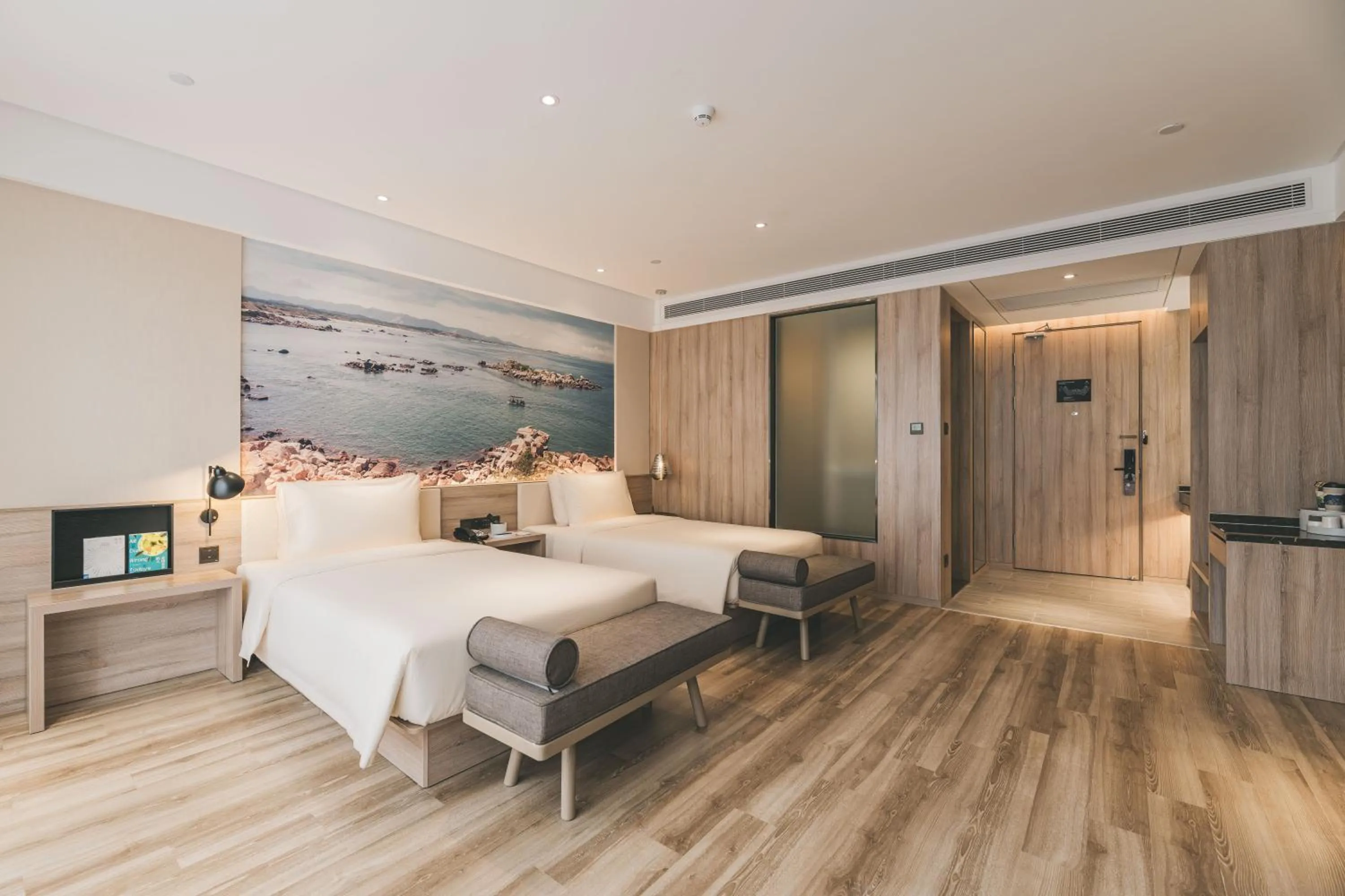 Photo of the whole room, Bed in Atour Hotel (Puning High Speed Railway Station)