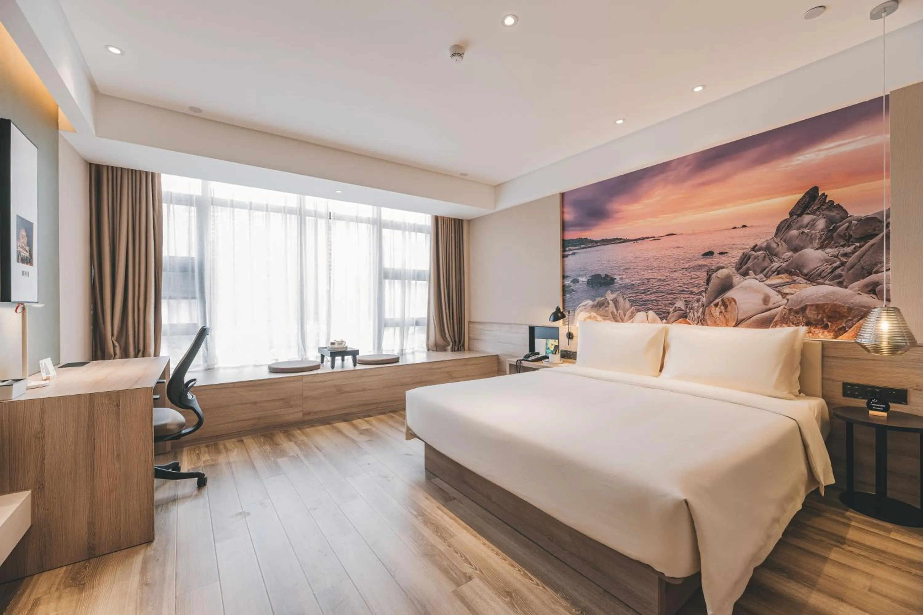 People, Bed in Atour Hotel (Puning High Speed Railway Station)