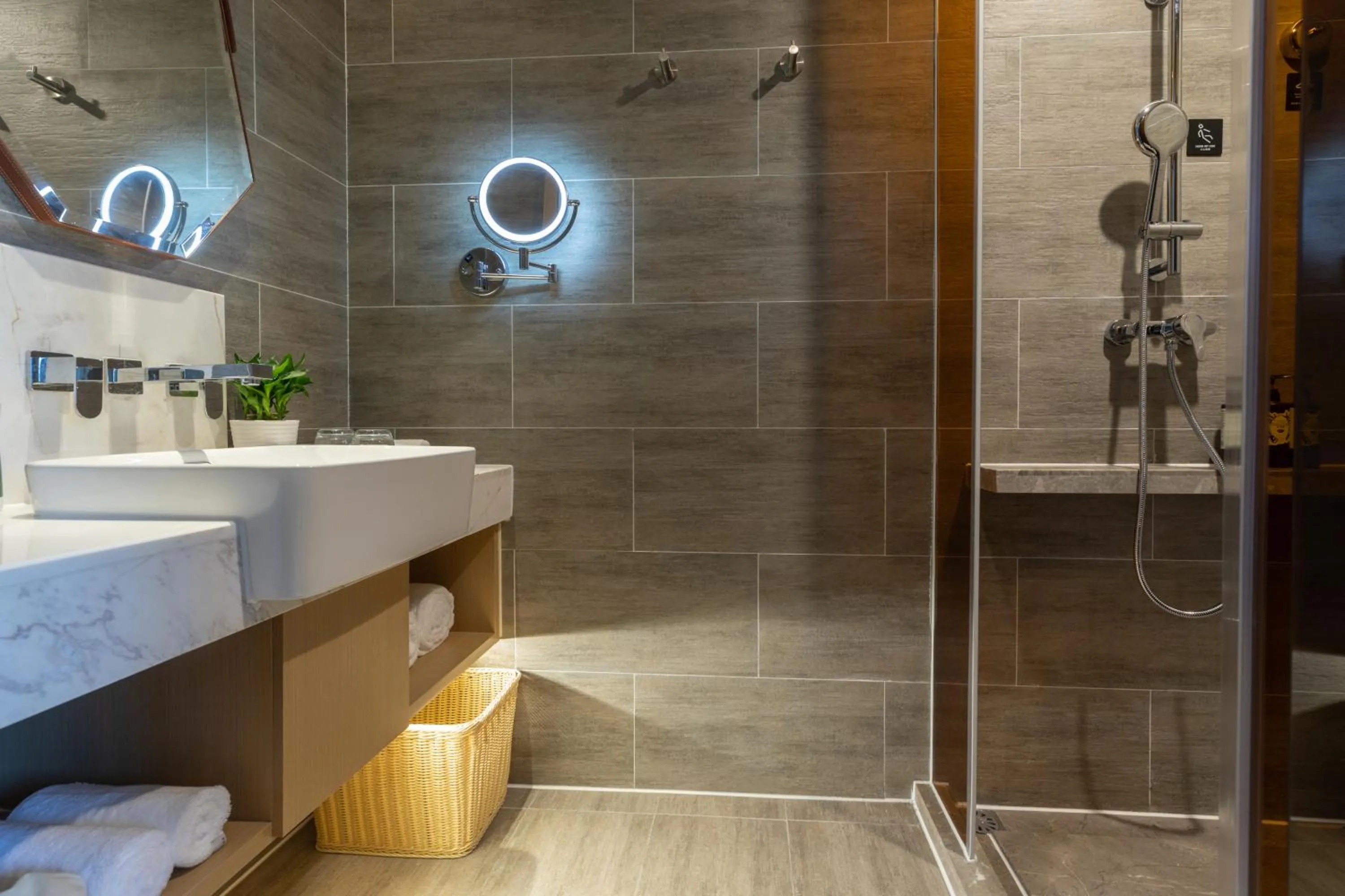 Bathroom in Atour Hotel (Wuhan Qingshan Peace Park)