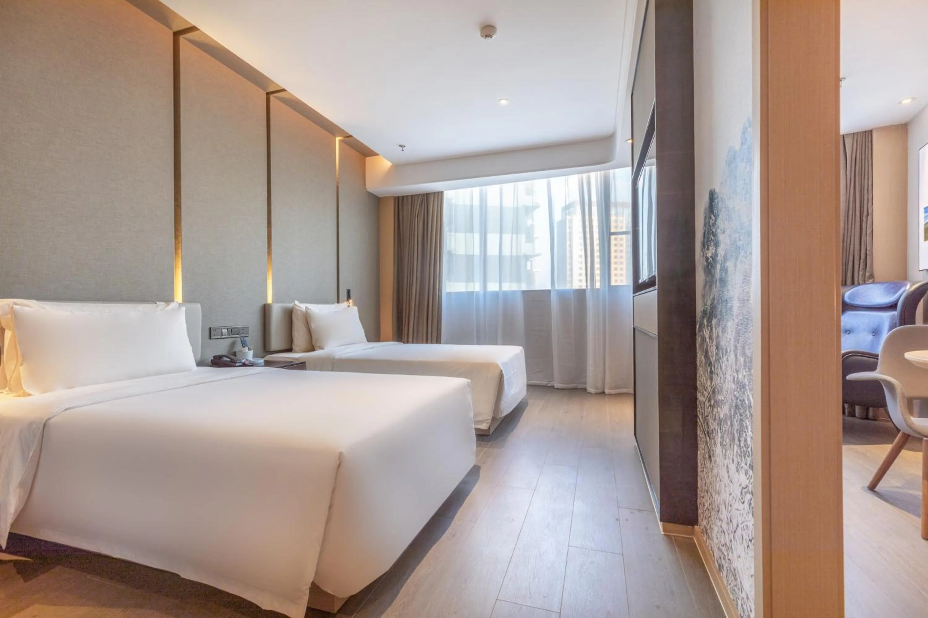 Balcony/Terrace, Bed in Atour Hotel (Wuhan Qingshan Peace Park)