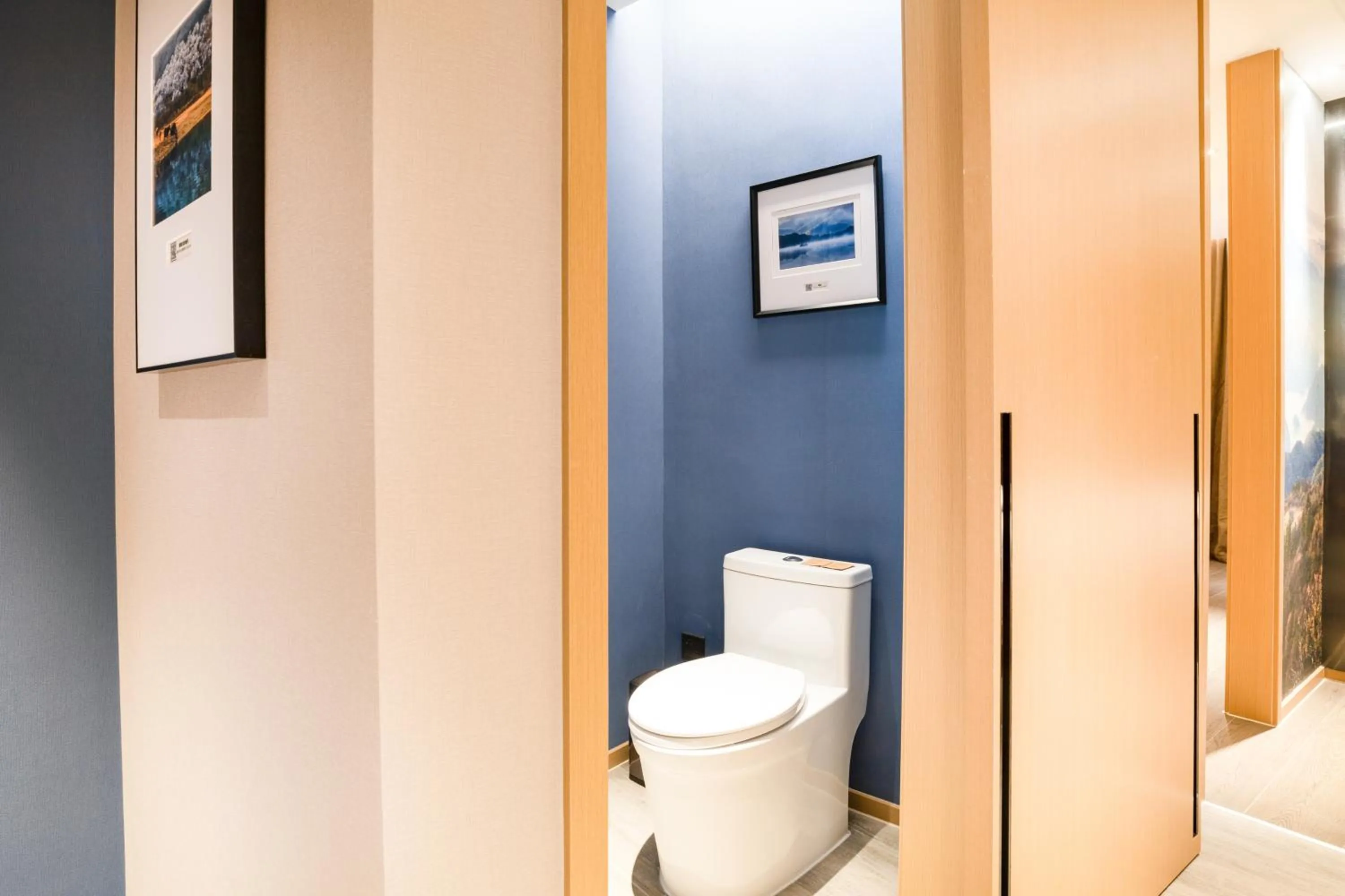 Toilet in Atour Hotel (Wuhan Qingshan Peace Park)