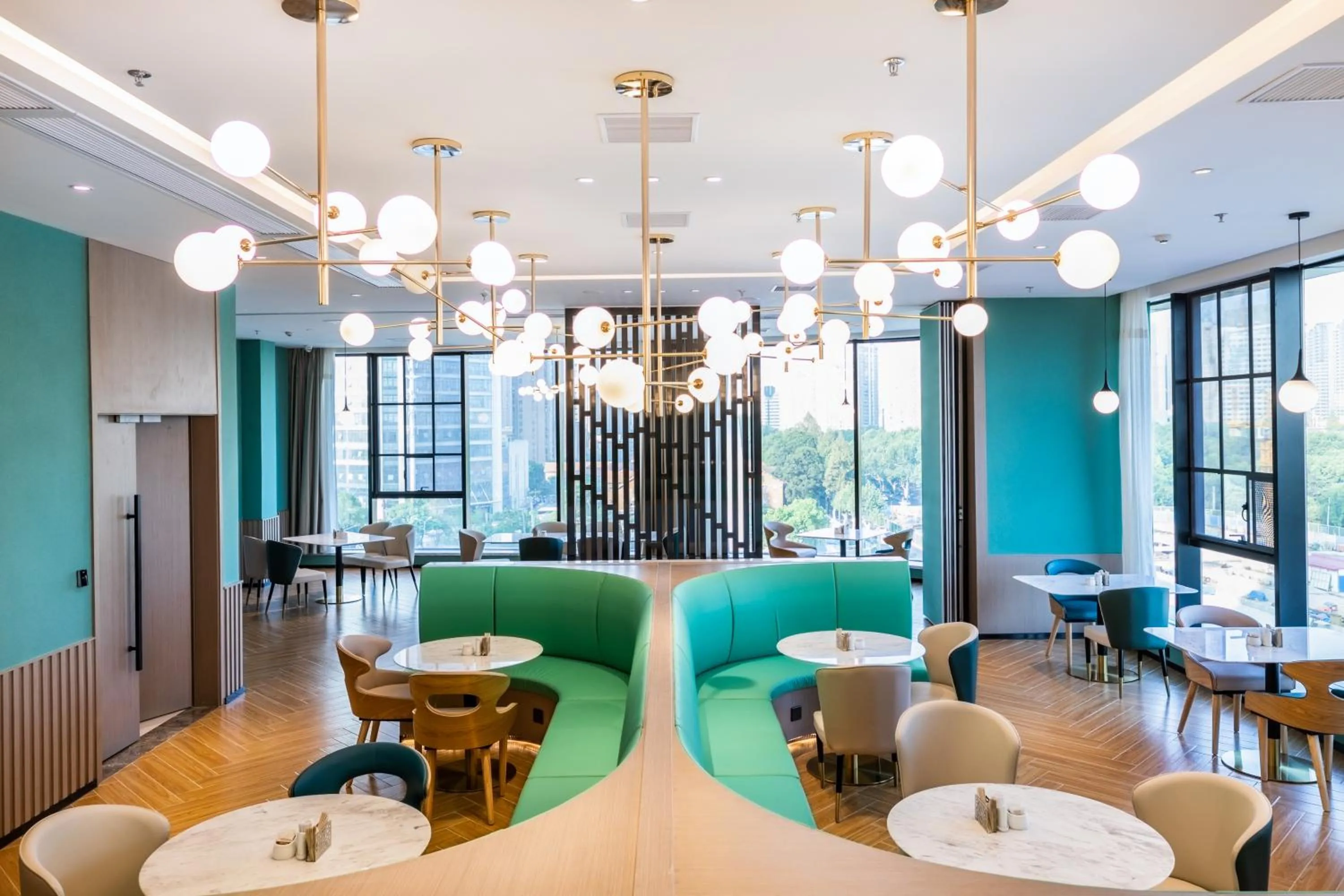 Restaurant/places to eat in Atour Hotel (Wuhan Qingshan Peace Park)