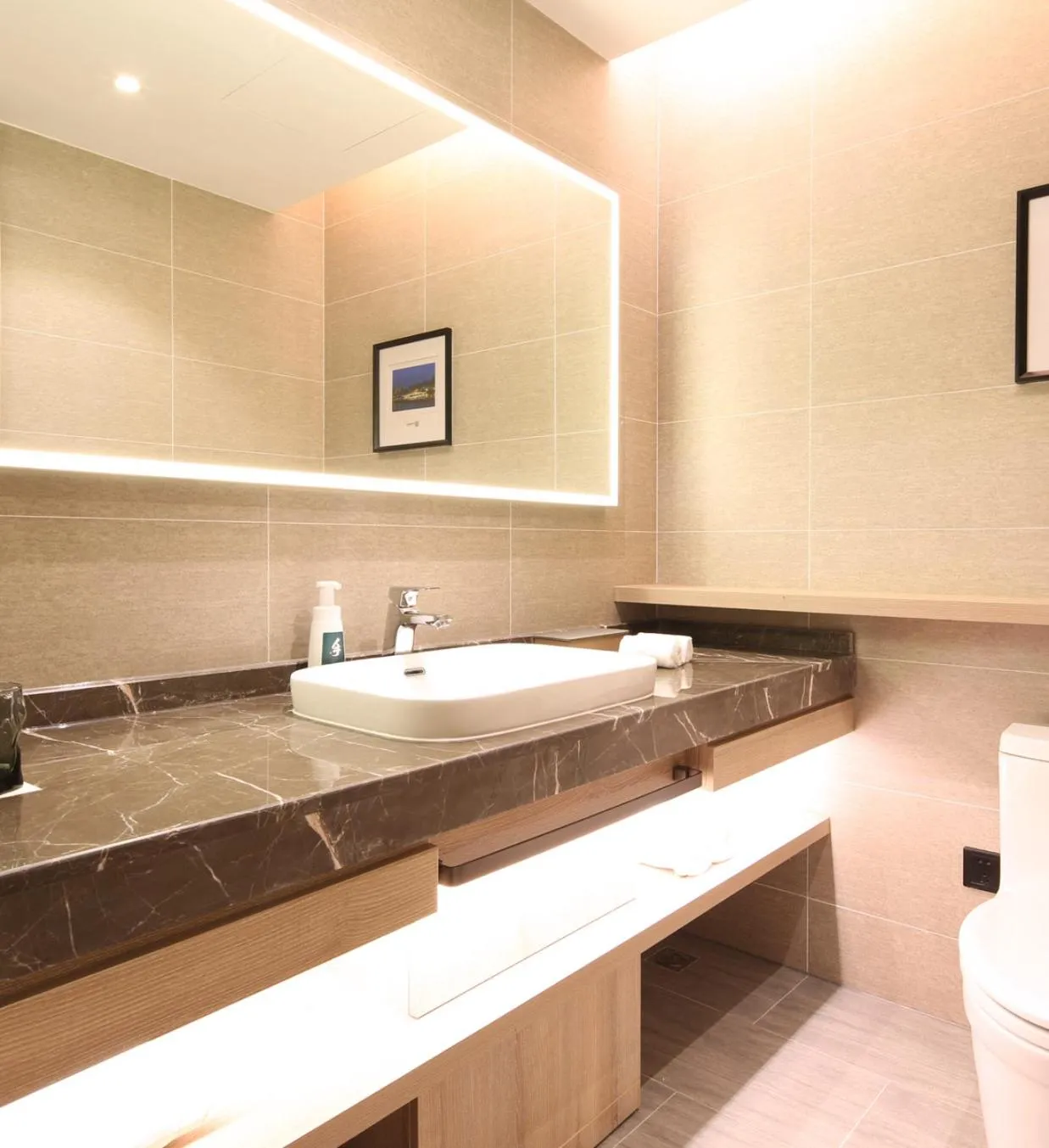 Bathroom in Atour Hotel (Baimaiquan Jinan Shuangshan Street)