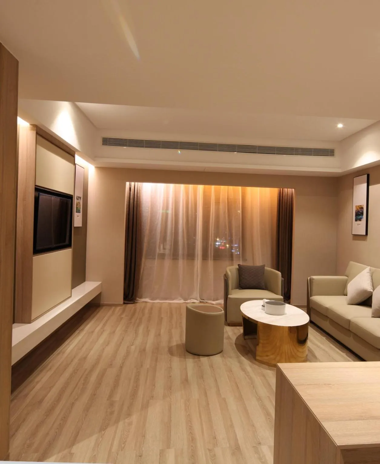 TV and multimedia in Atour Hotel (Baimaiquan Jinan Shuangshan Street)