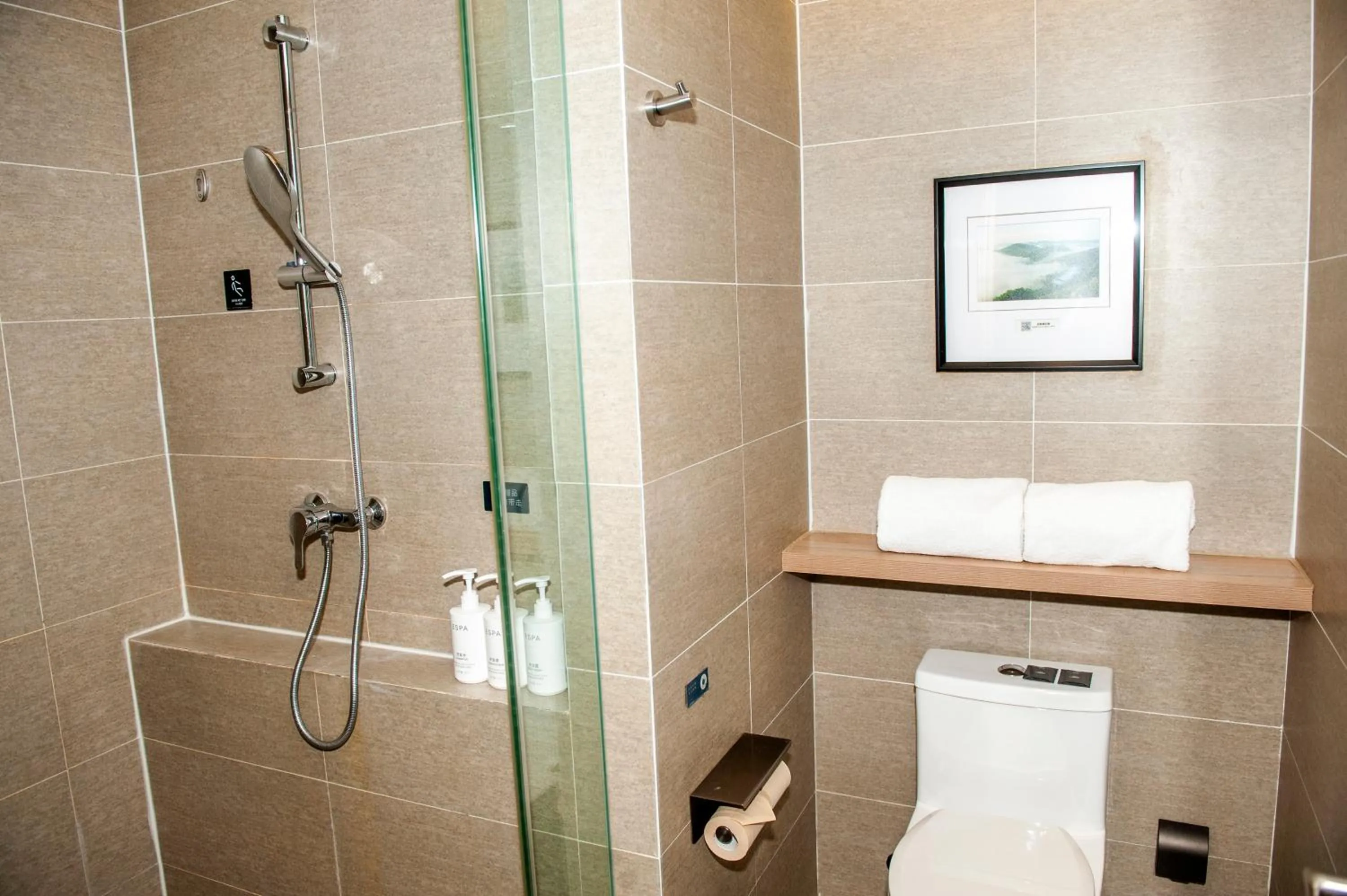 Shower in Atour Hotel High Speed Railway North Station Zibo Hi tech Zone