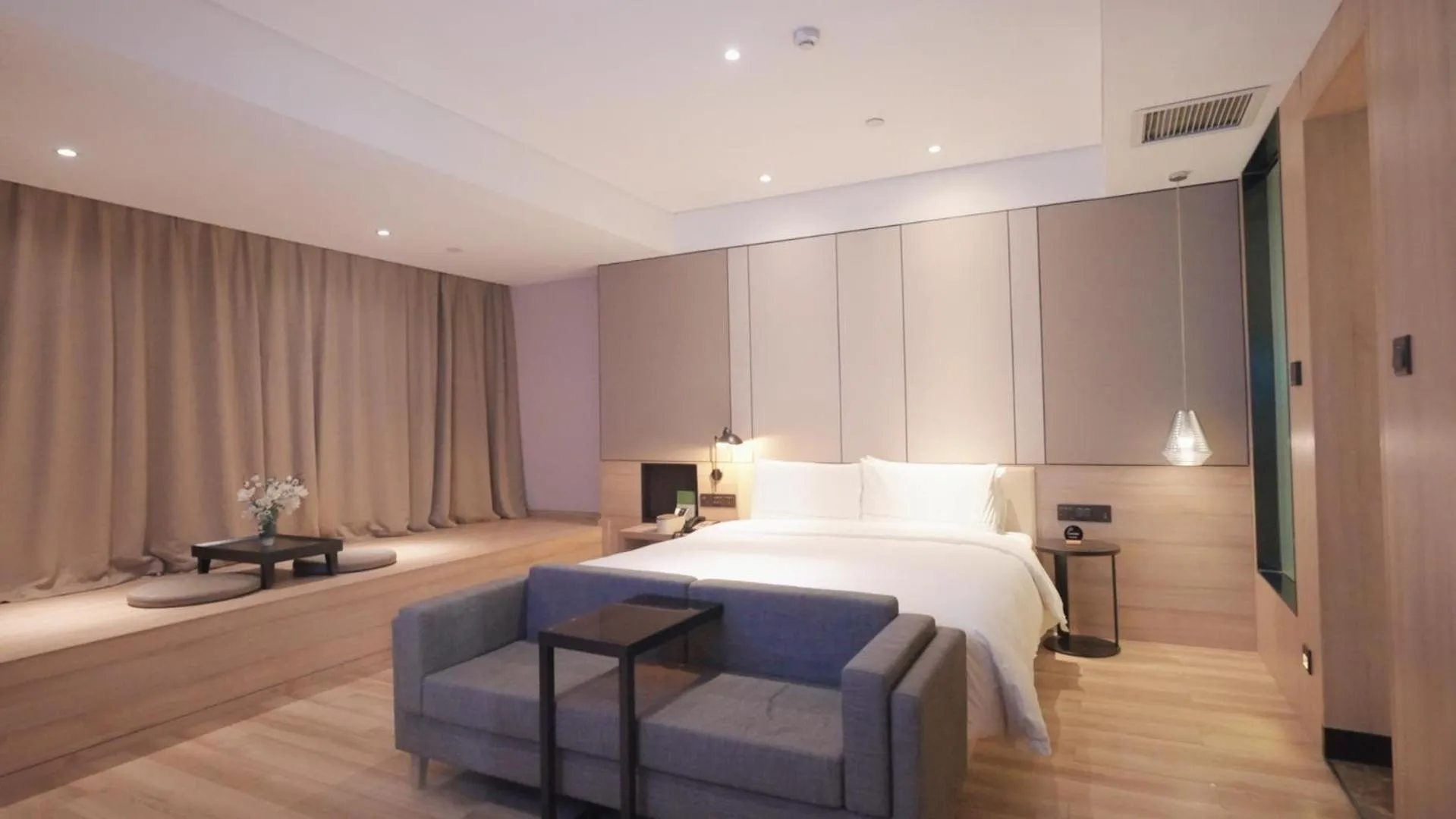 Bed in Atour Hotel High Speed Railway North Station Zibo Hi tech Zone