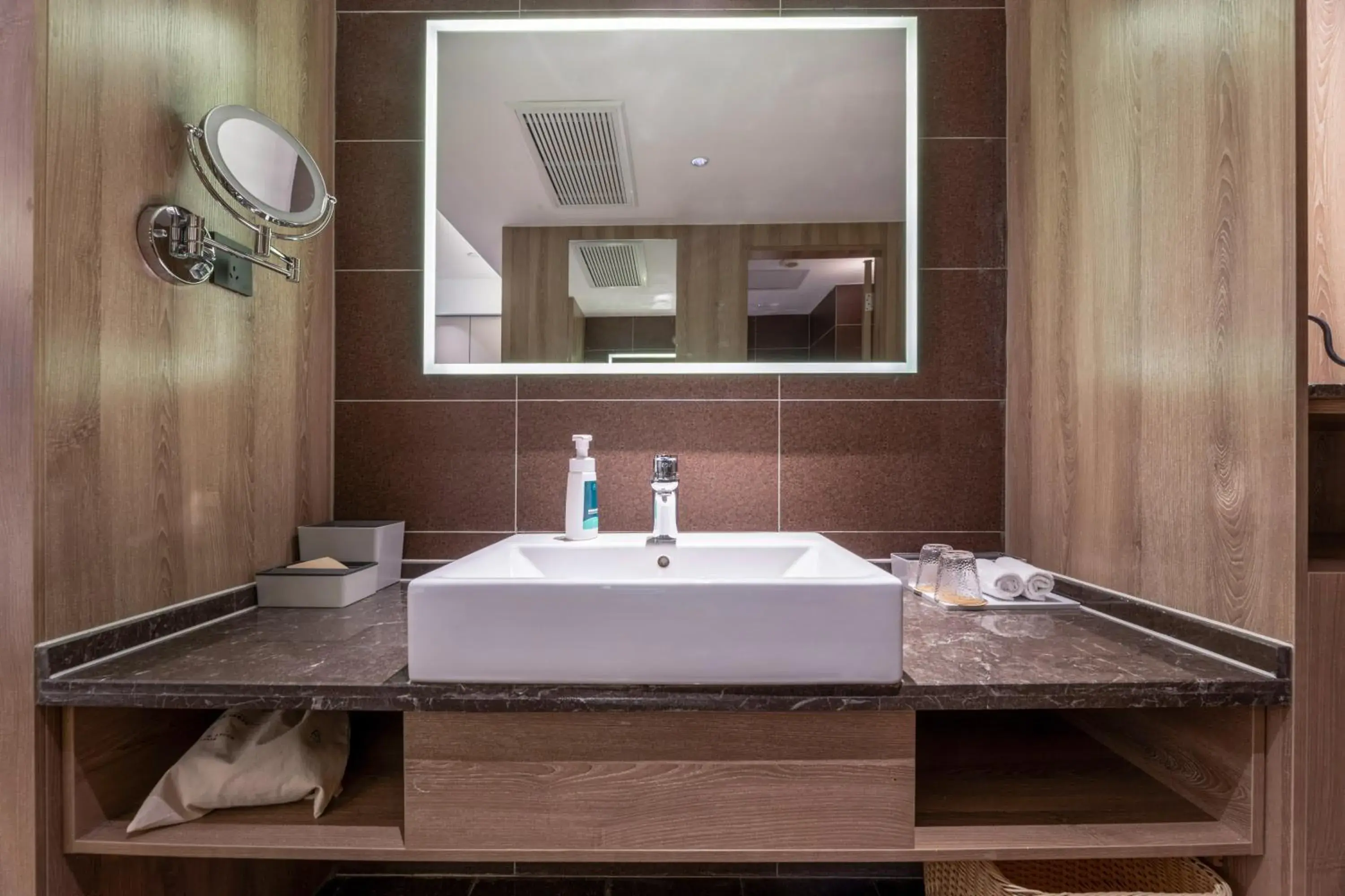 Toilet in Atour Hotel (Suzhou Wujiang) Toilet in Atour Hotel (Suzhou Wujiang)