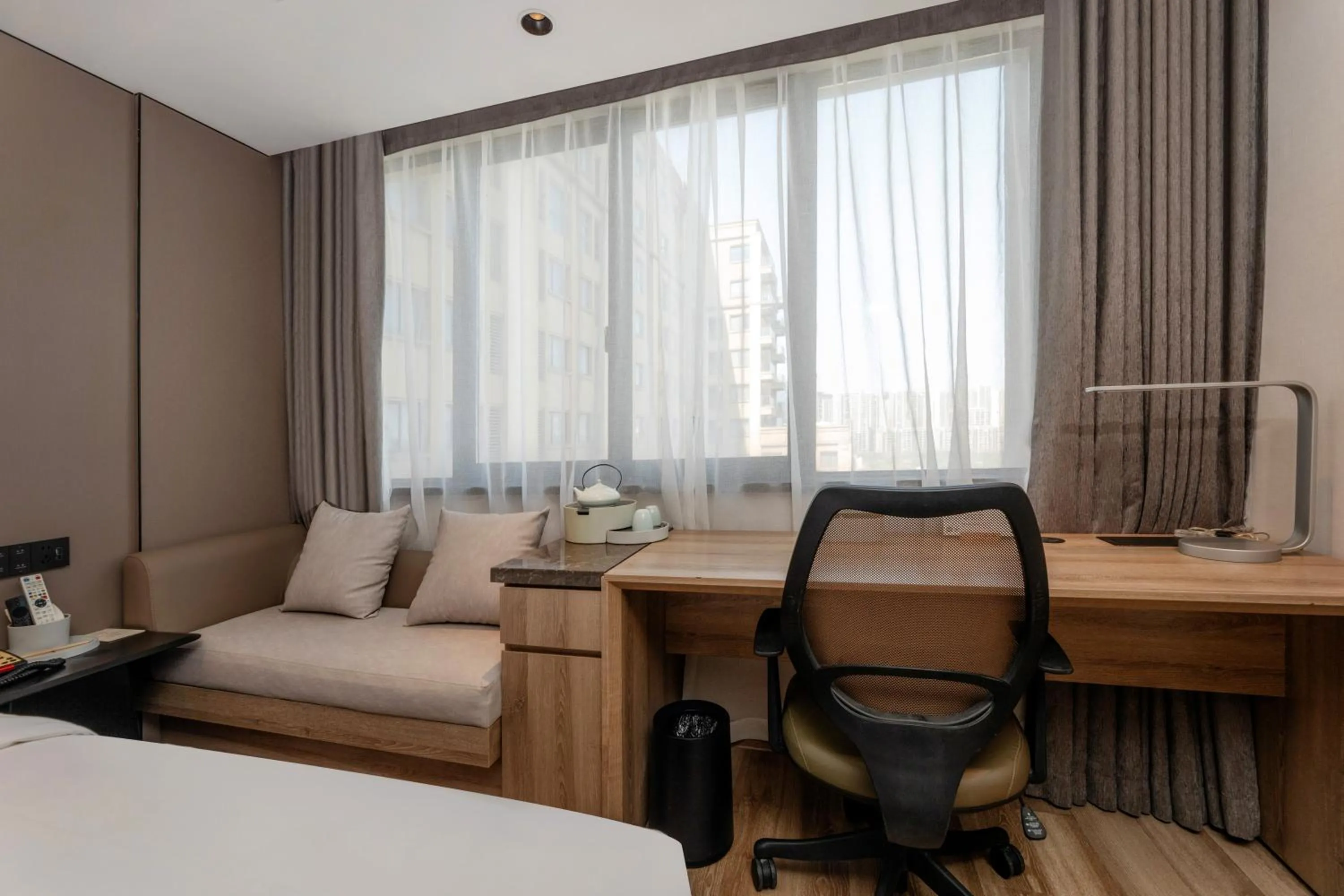 Seating area, Bed in Atour Hotel (Suzhou Wujiang)