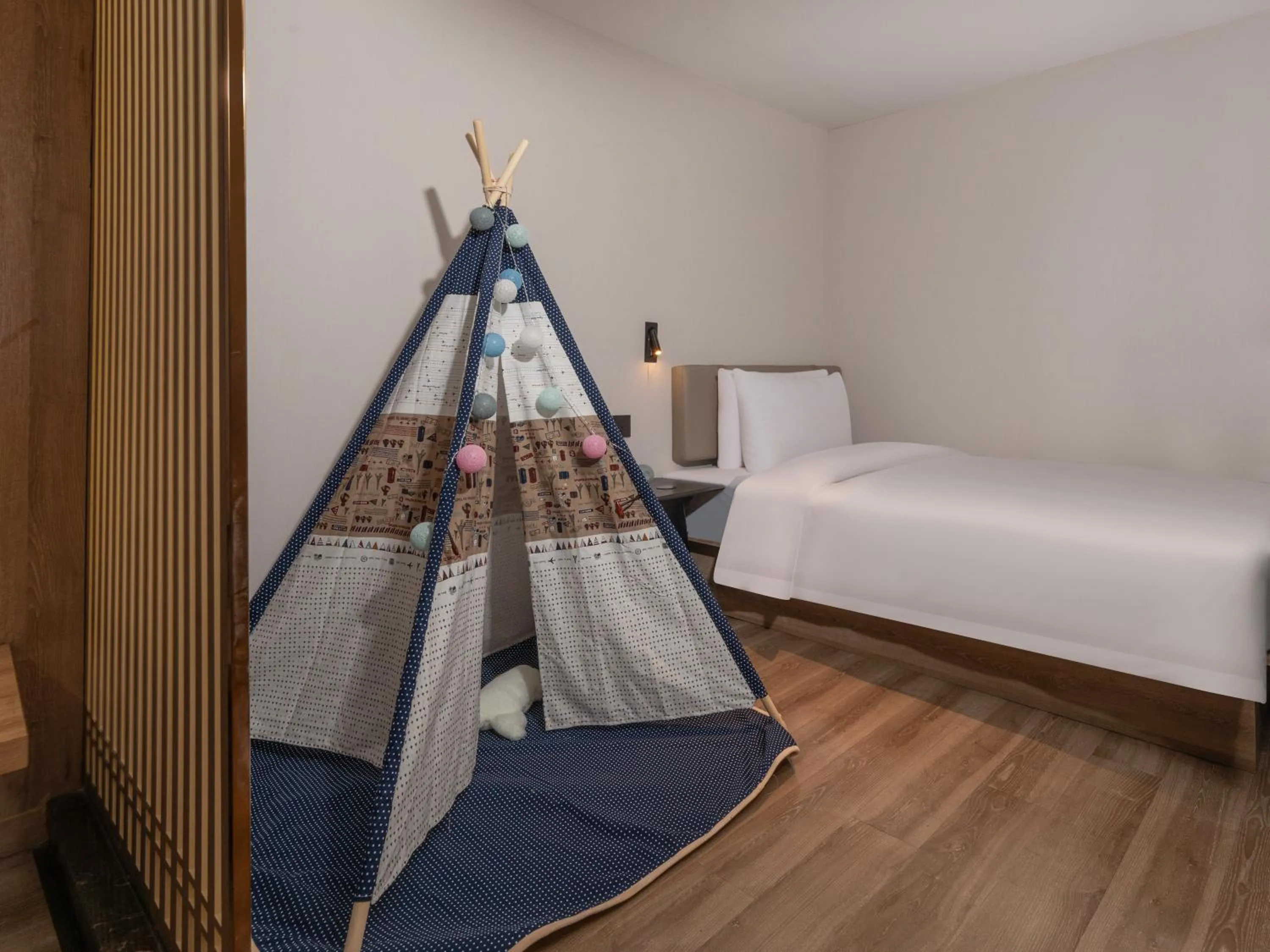 children, Bed in Atour Hotel (Suzhou Wujiang)