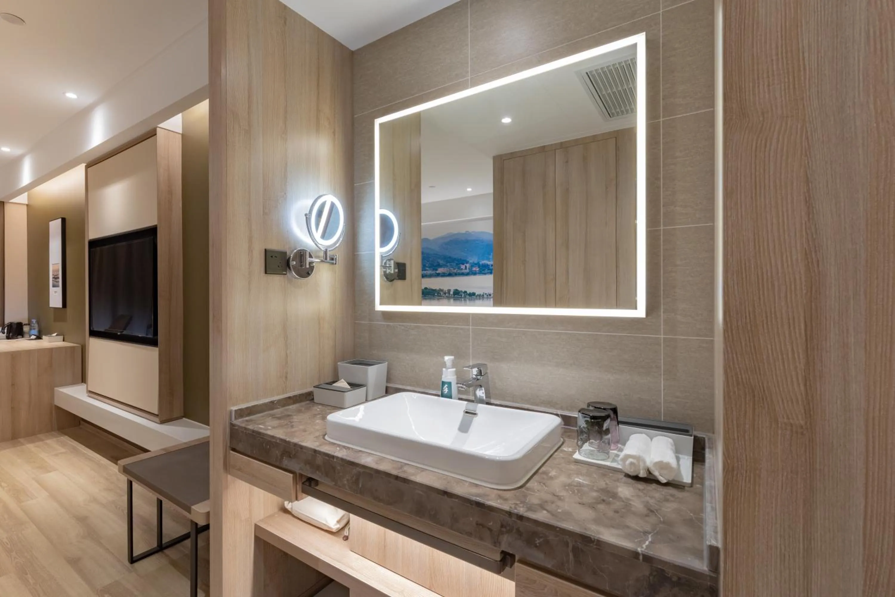 Property building in Atour Hotel (Suzhou Wujiang Wuyue Plaza)