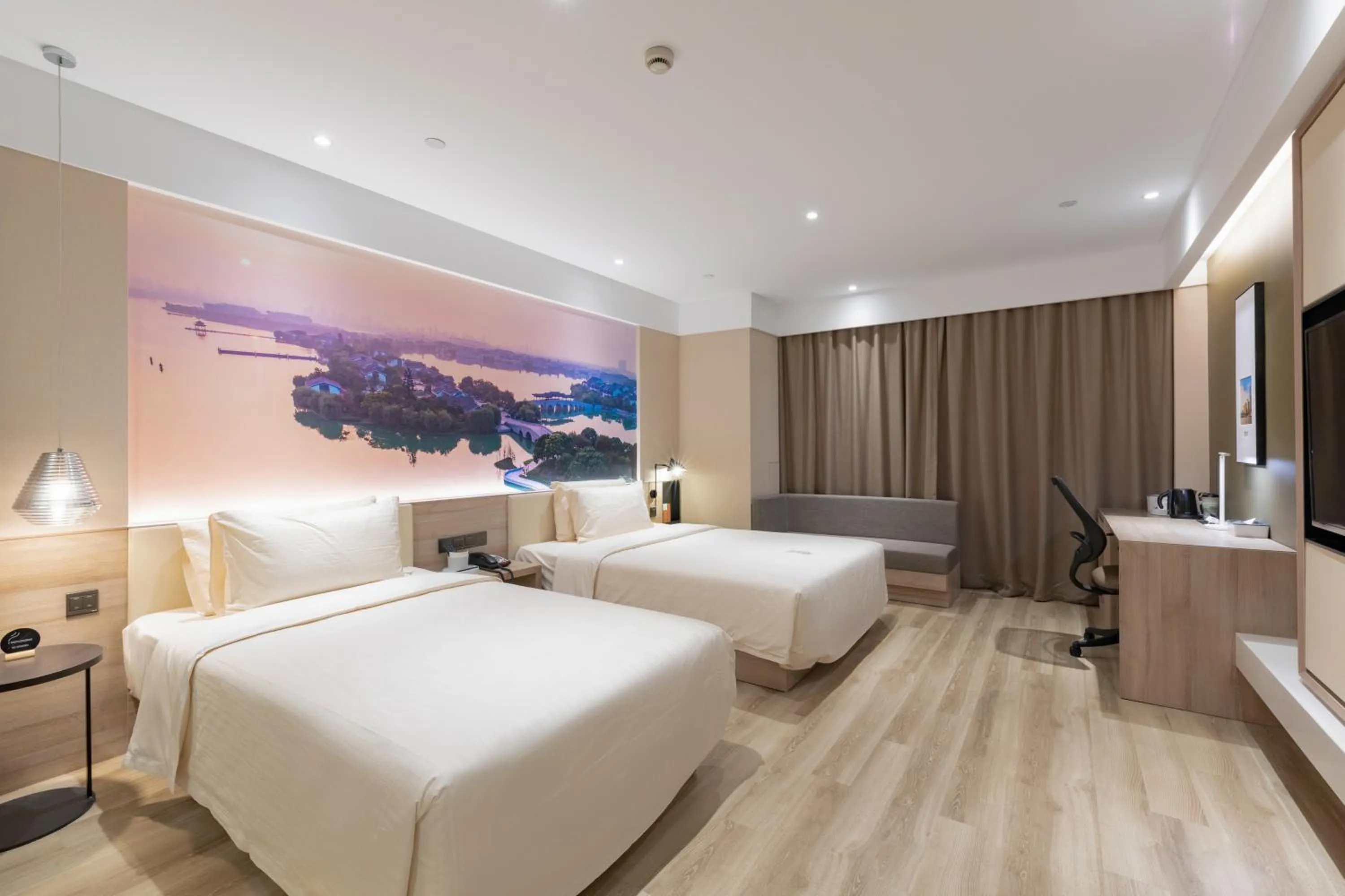 Photo of the whole room, Bed in Atour Hotel (Suzhou Wujiang Wuyue Plaza)