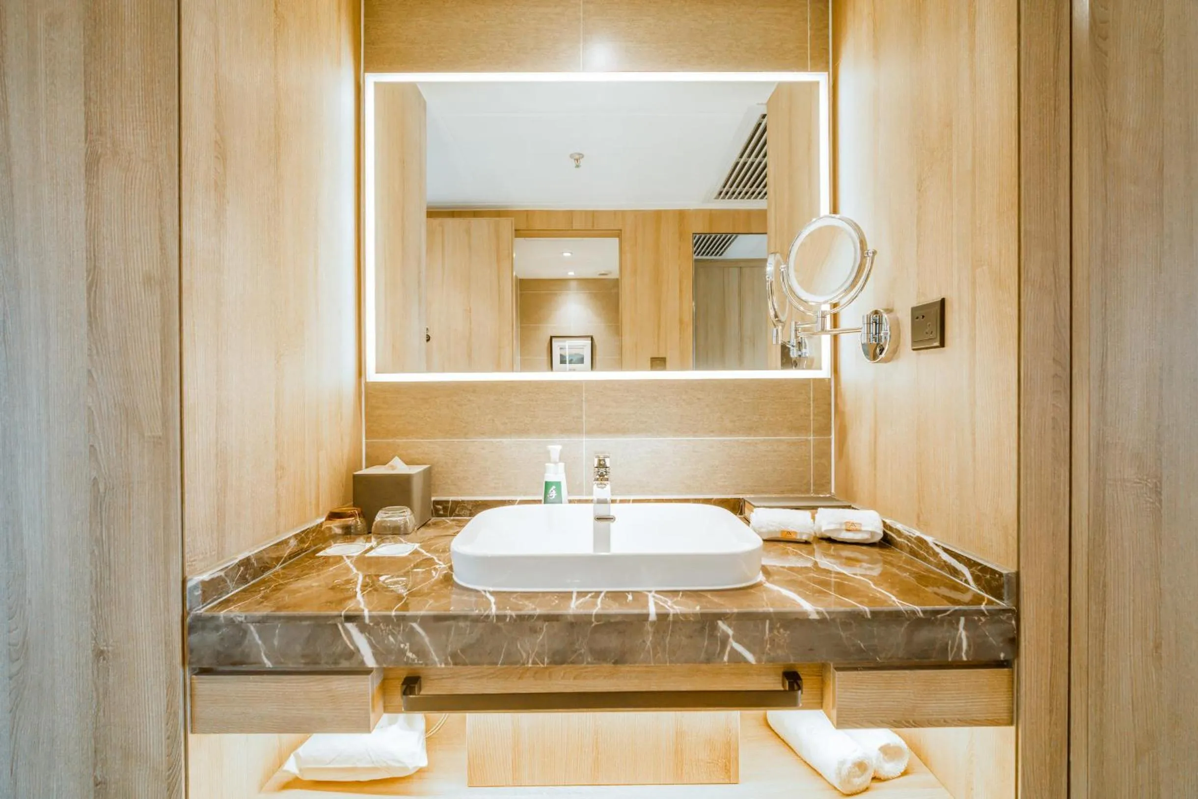 Atour Hotel Guiyang Convention and Exhibition Center