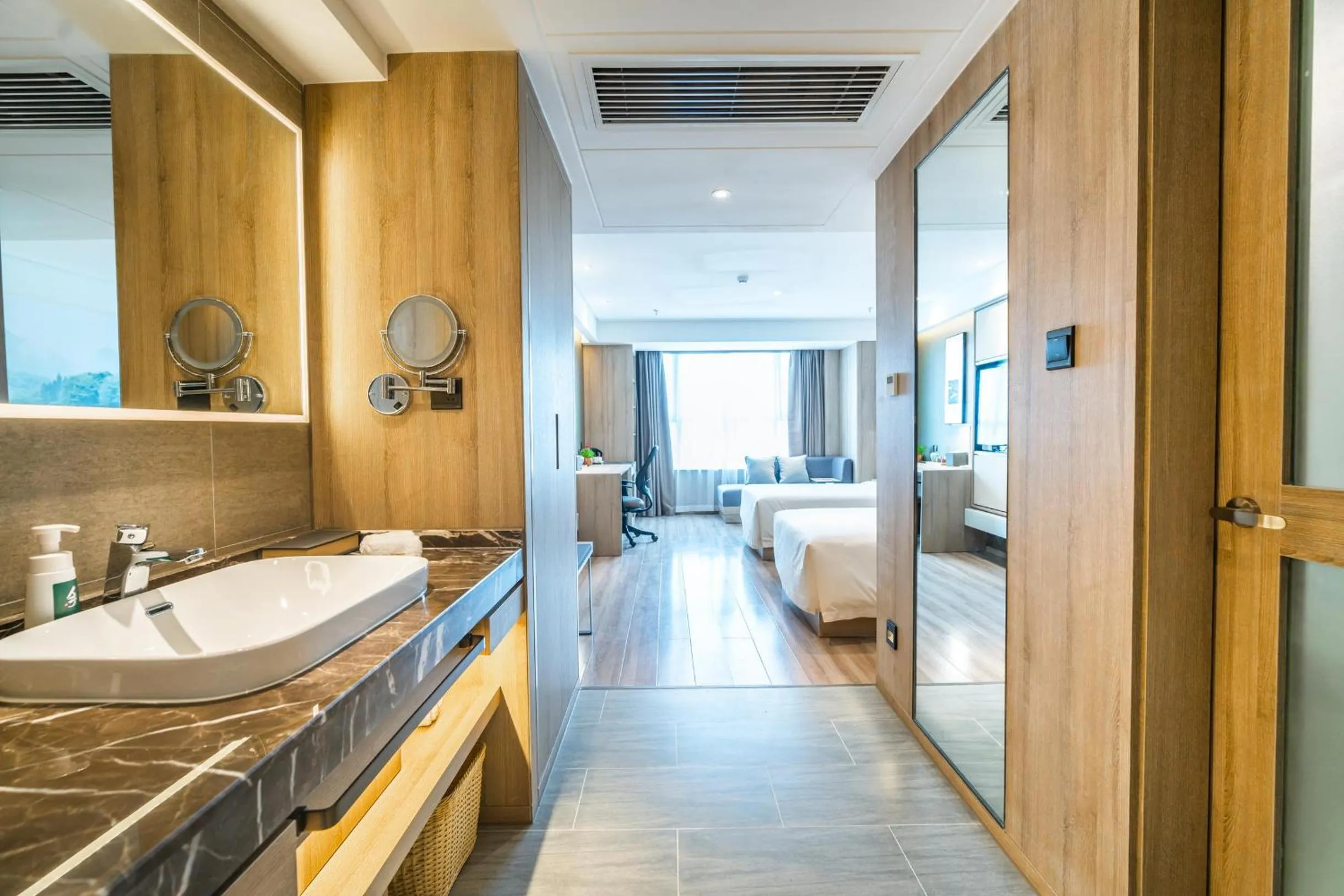 Atour Hotel Guiyang Convention and Exhibition Center