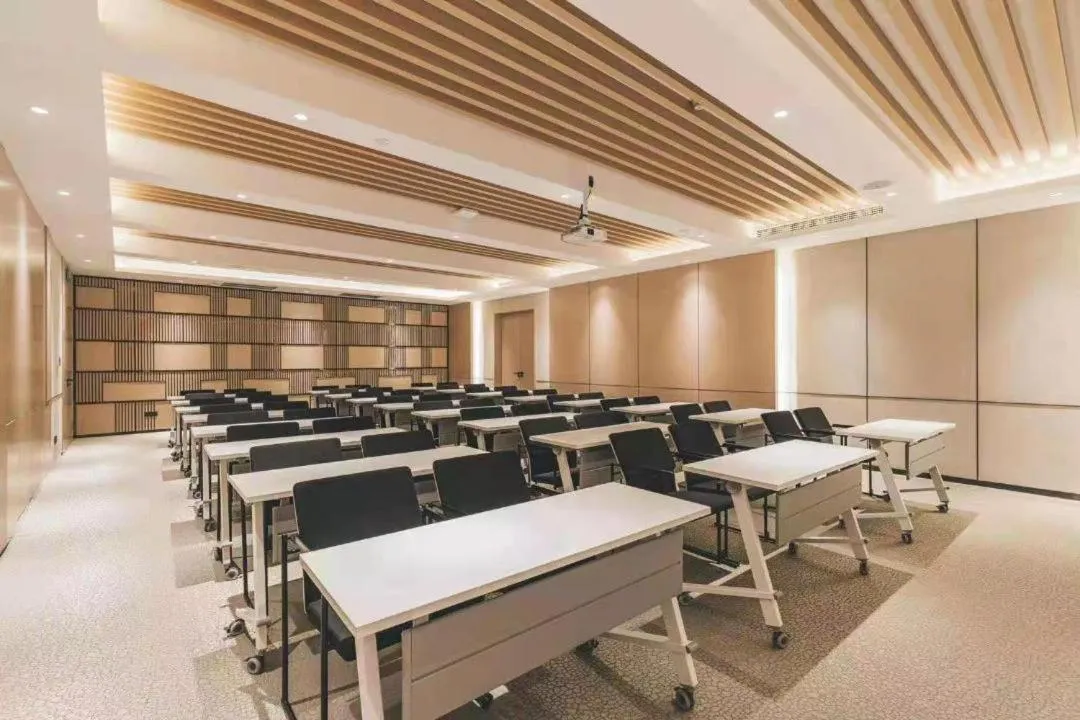 Atour Hotel Yiwu International Trade City