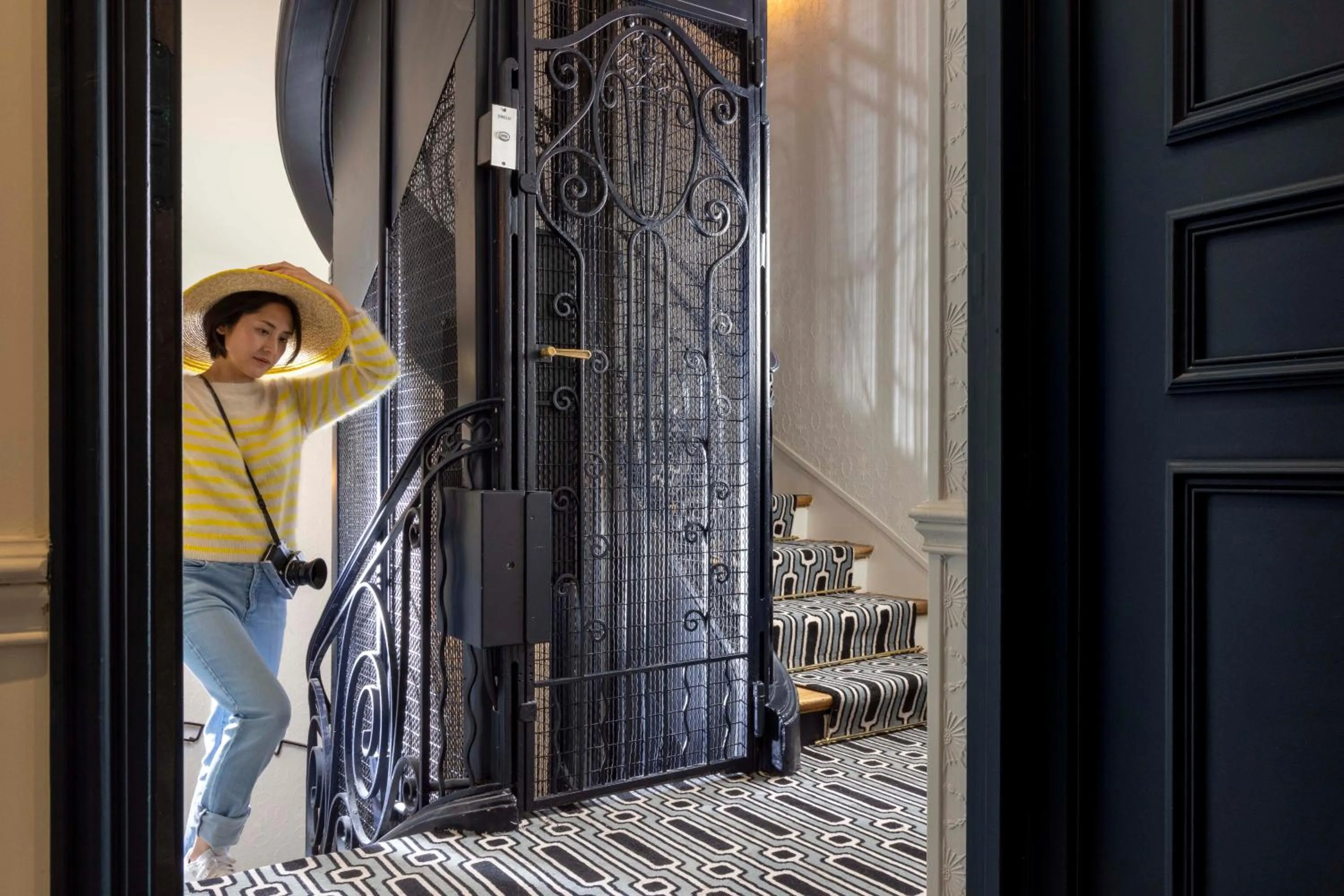 Inner courtyard view in Hotel Louvre Montana