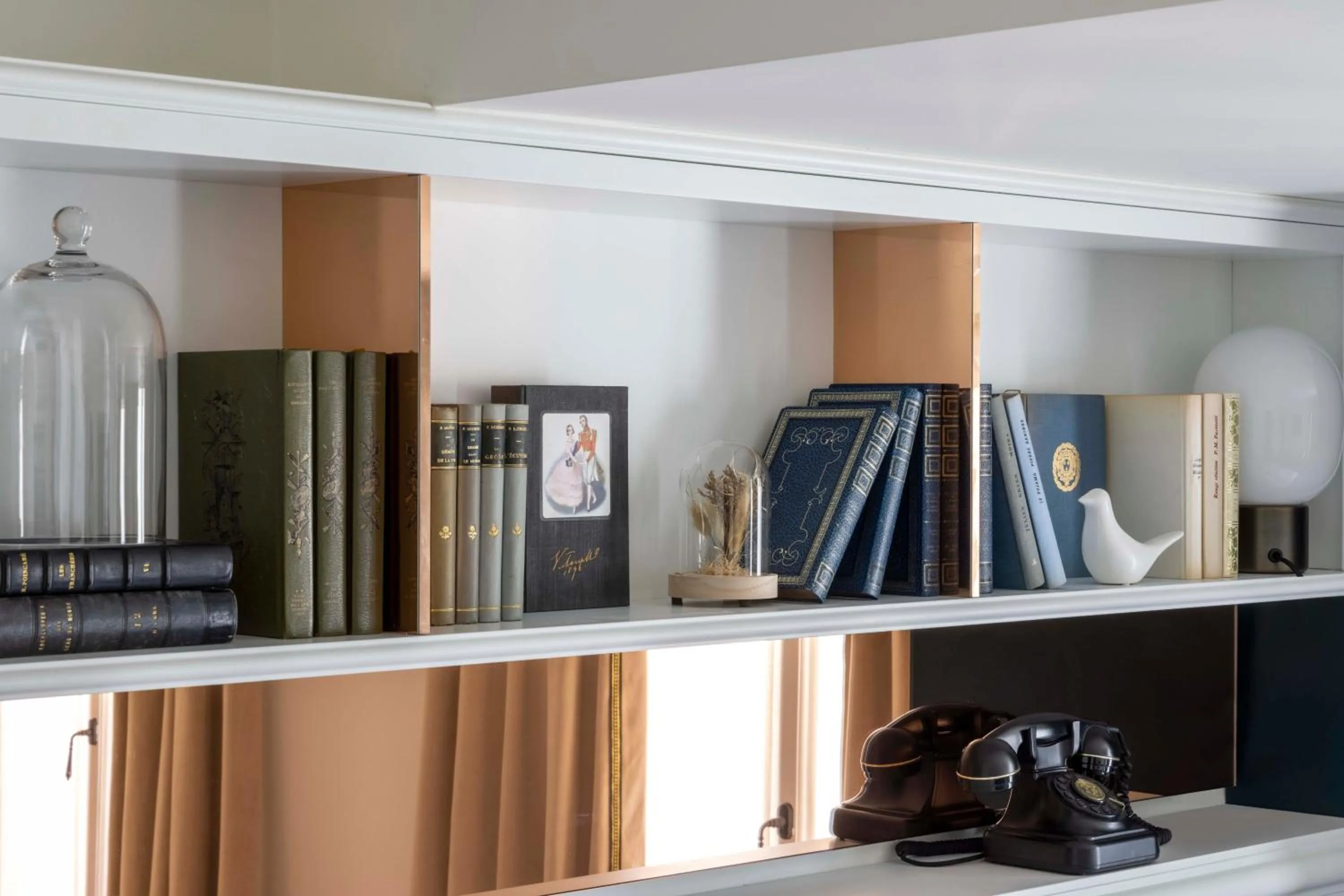 Decorative detail in Hotel Louvre Montana