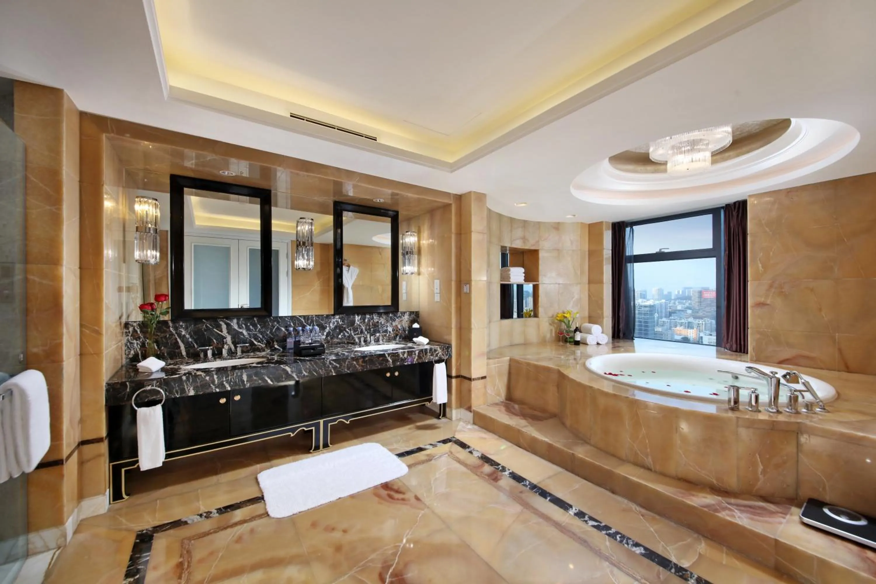 Deluxe Suite with Sea View in Xiamen Mingfa International Hotel
