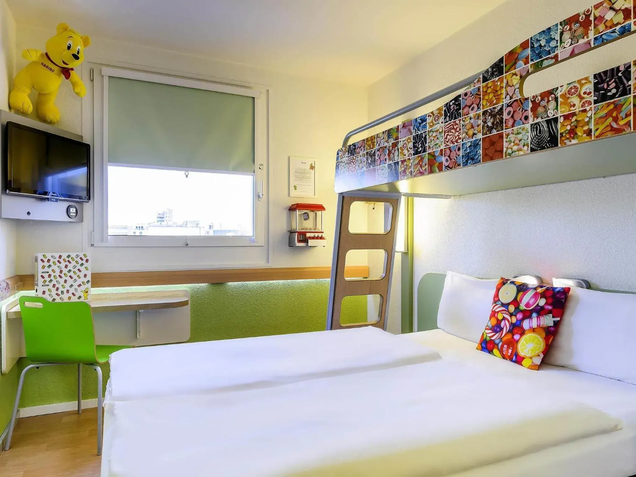 Bedroom, Bed in ibis budget Berlin Kurfürstendamm - neu renoviert Bedroom, Bed in ibis budget Berlin Kurfürstendamm - neu renoviert