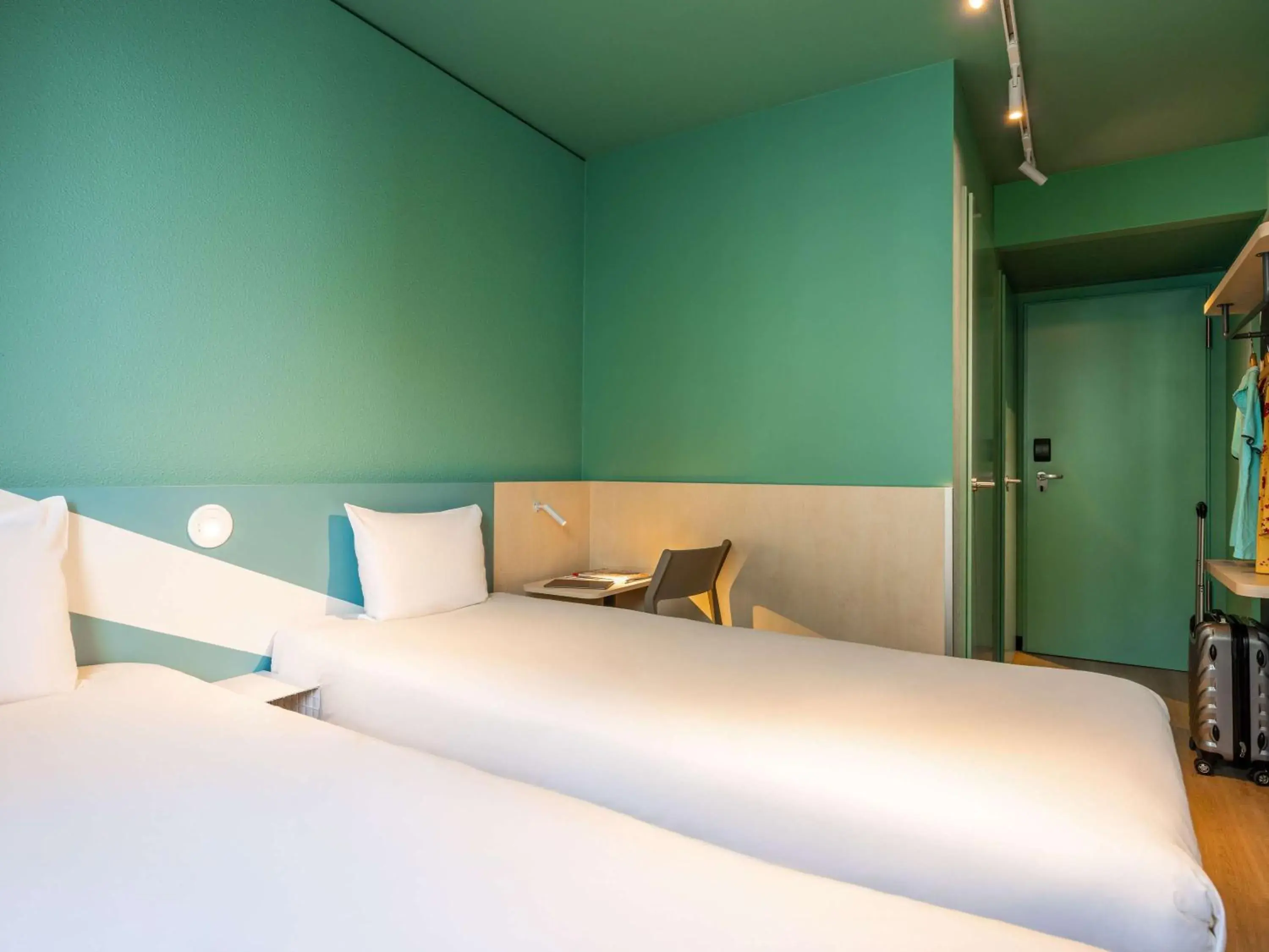Bedroom, Bed in ibis budget Berlin Kurfürstendamm - neu renoviert Bedroom, Bed in ibis budget Berlin Kurfürstendamm - neu renoviert