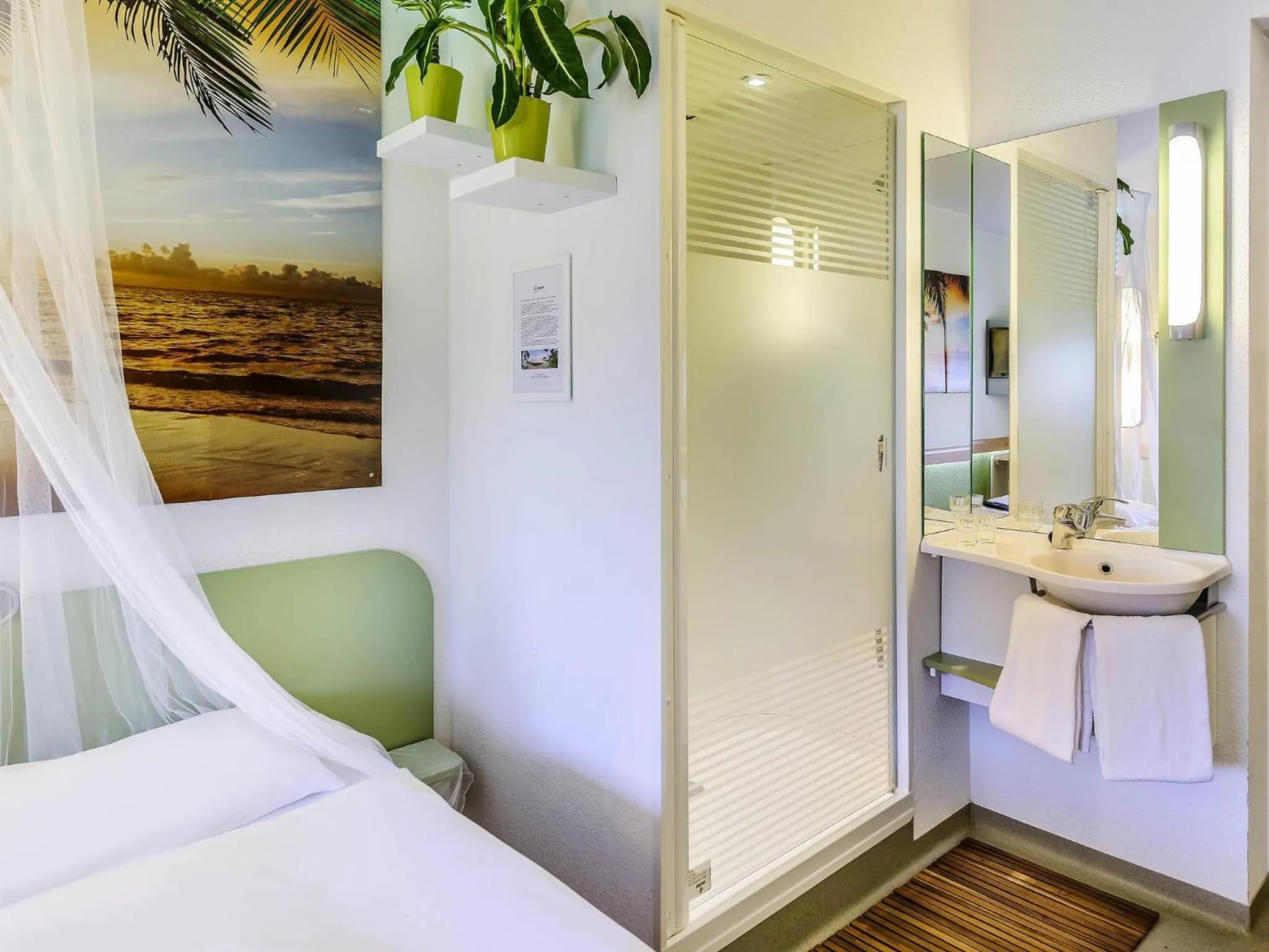 Bedroom, Bed in ibis budget Berlin Kurfürstendamm - neu renoviert