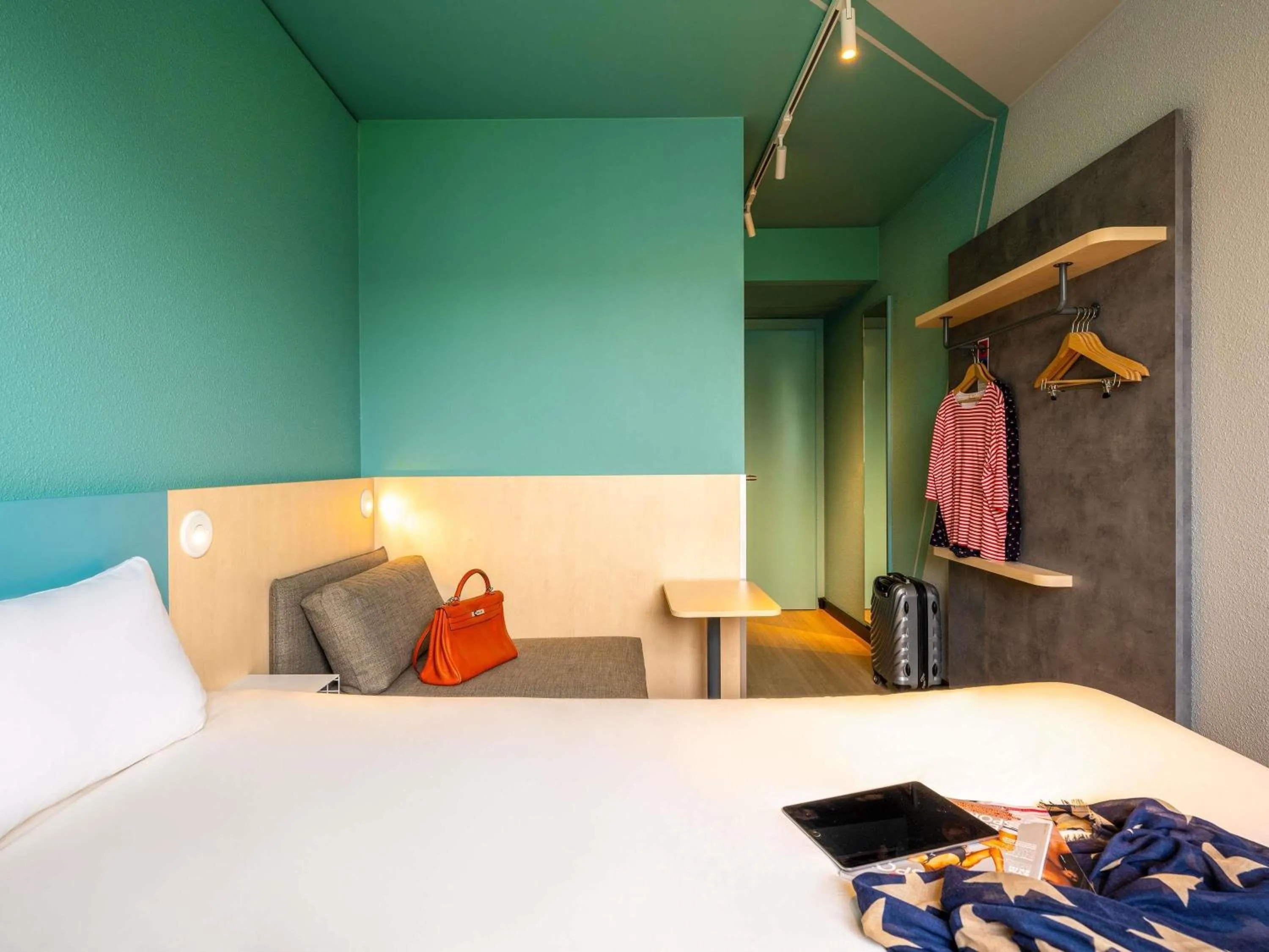 Property building, Bed in ibis budget Berlin Kurfürstendamm - neu renoviert