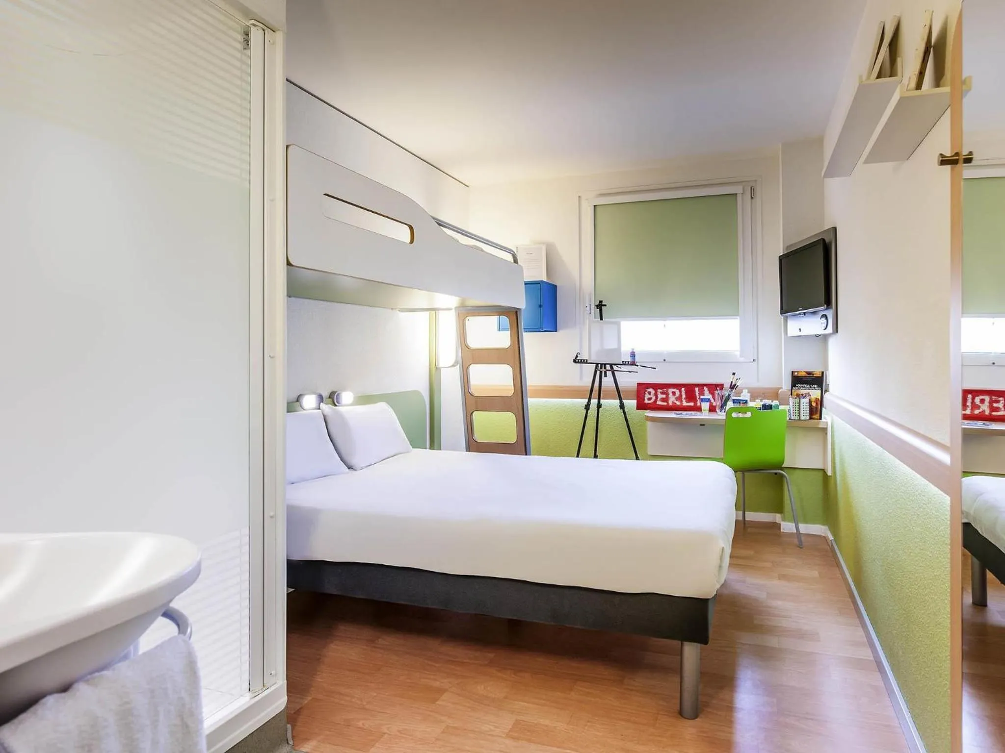 Bedroom, Bed in ibis budget Berlin Kurfürstendamm - neu renoviert