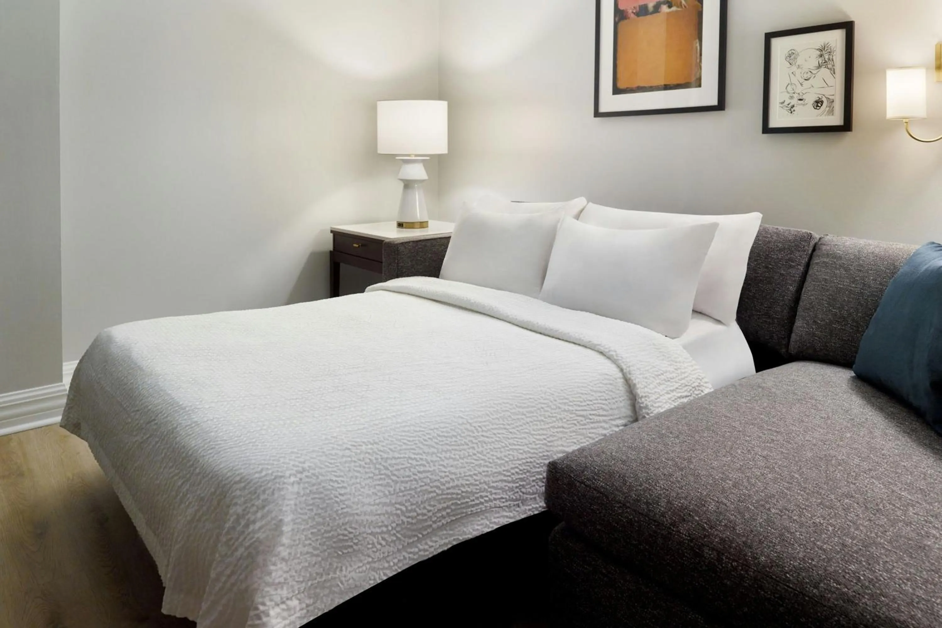 Photo of the whole room, Bed in Courtyard by Marriott New Orleans French Quarter/Iberville