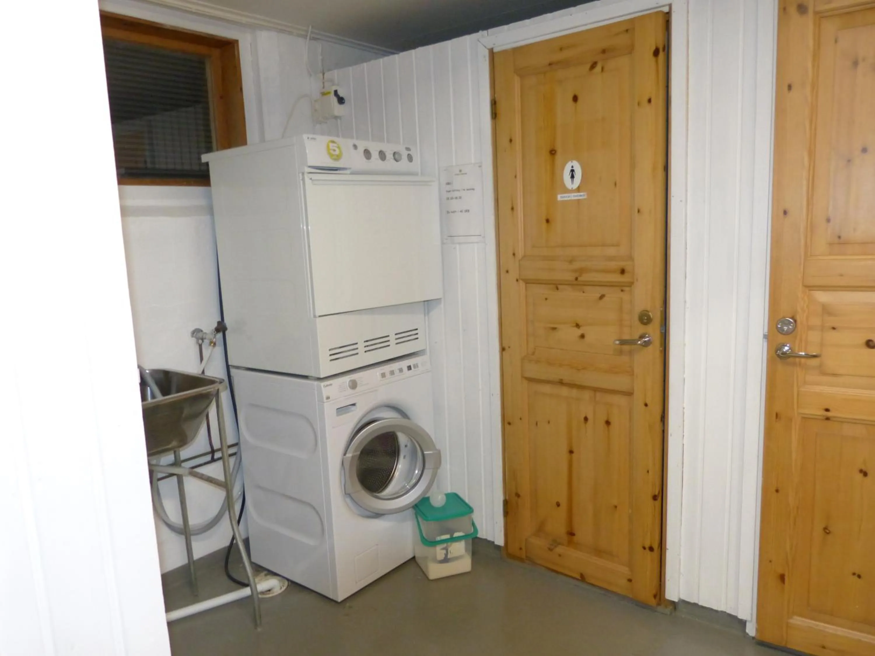 washing machine in Sangis Motell och Camping