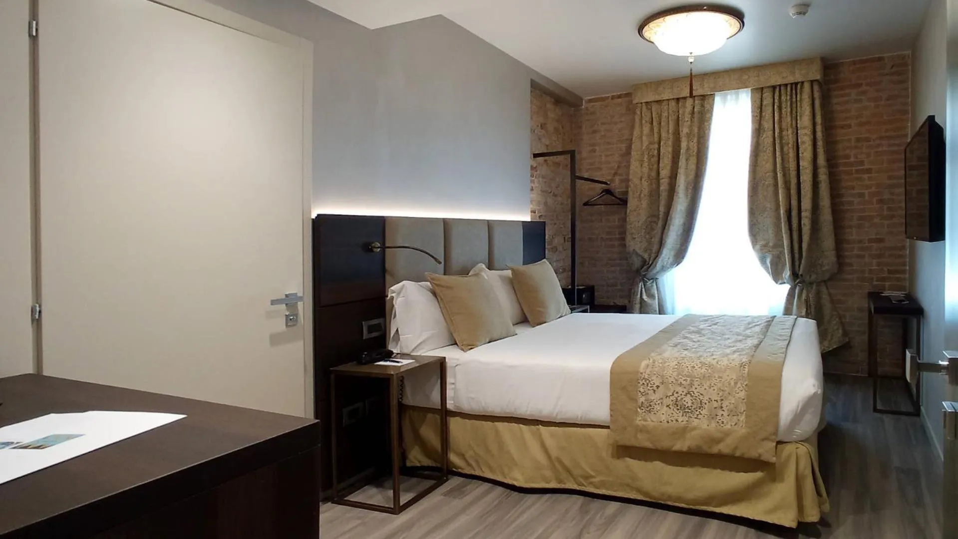 Bed in Hotel Aquarius Venice - Ascend Collection