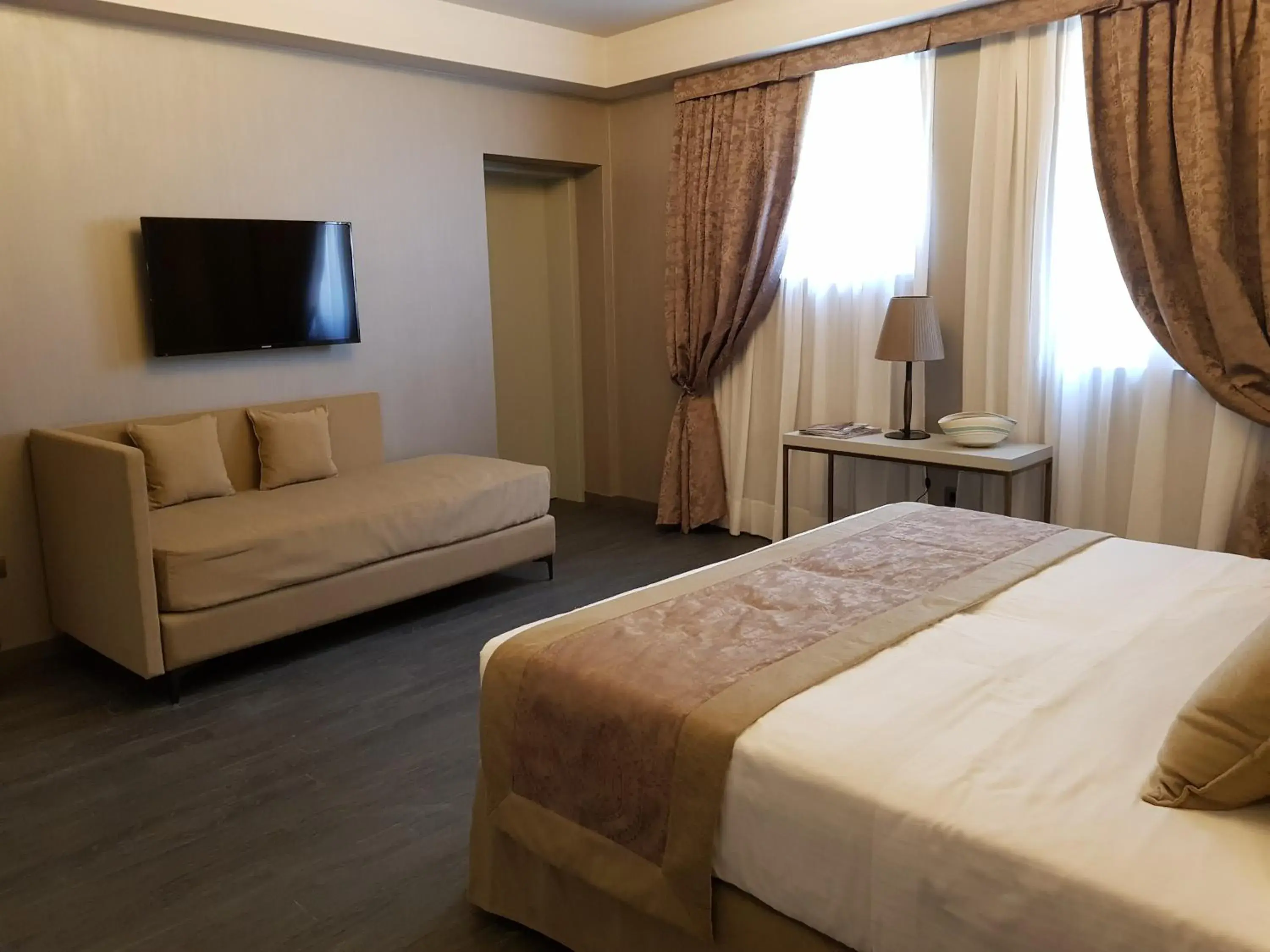 Bed in Hotel Aquarius Venice - Ascend Collection Bed in Hotel Aquarius Venice - Ascend Collection