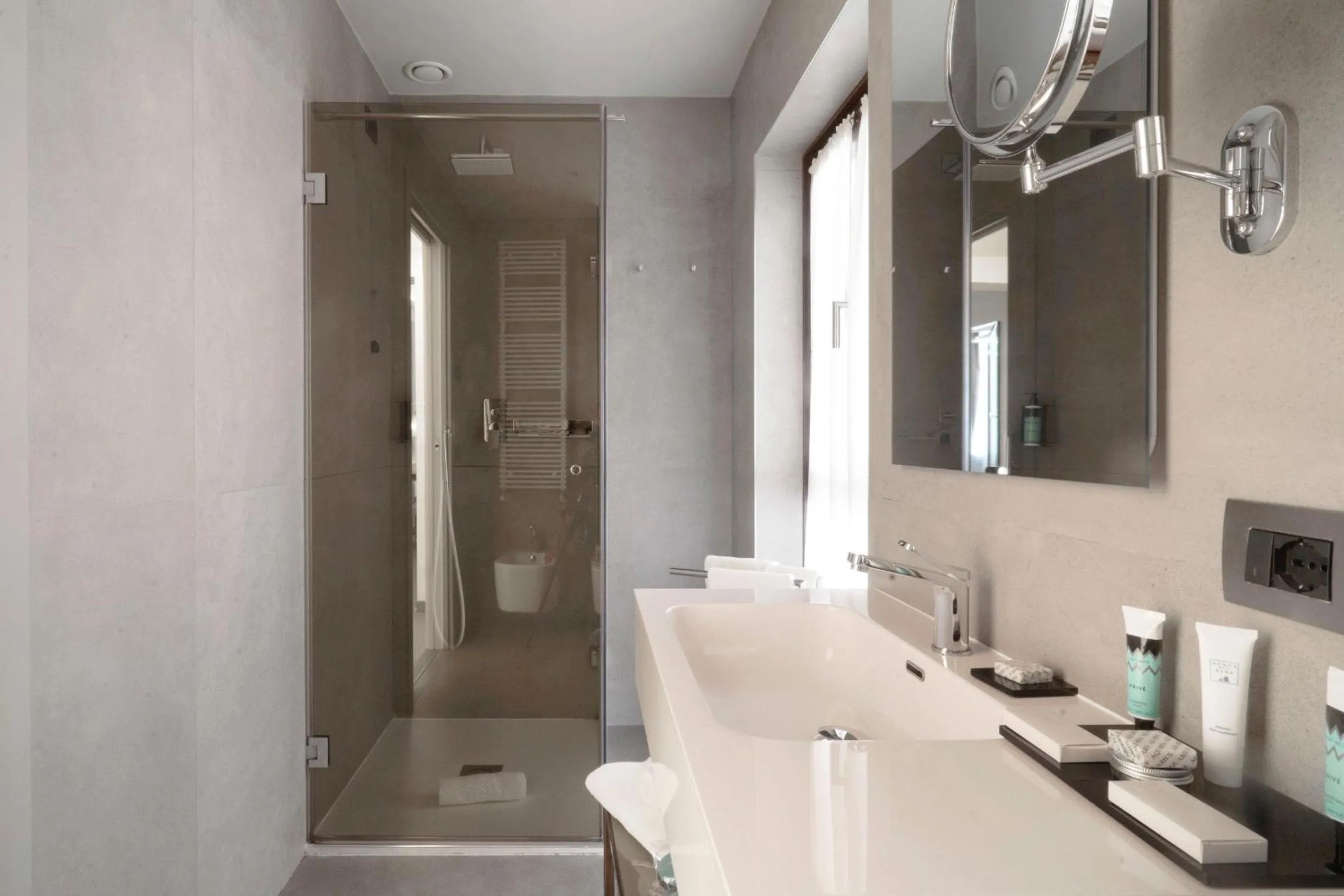 Shower in Hotel Aquarius Venice - Ascend Collection