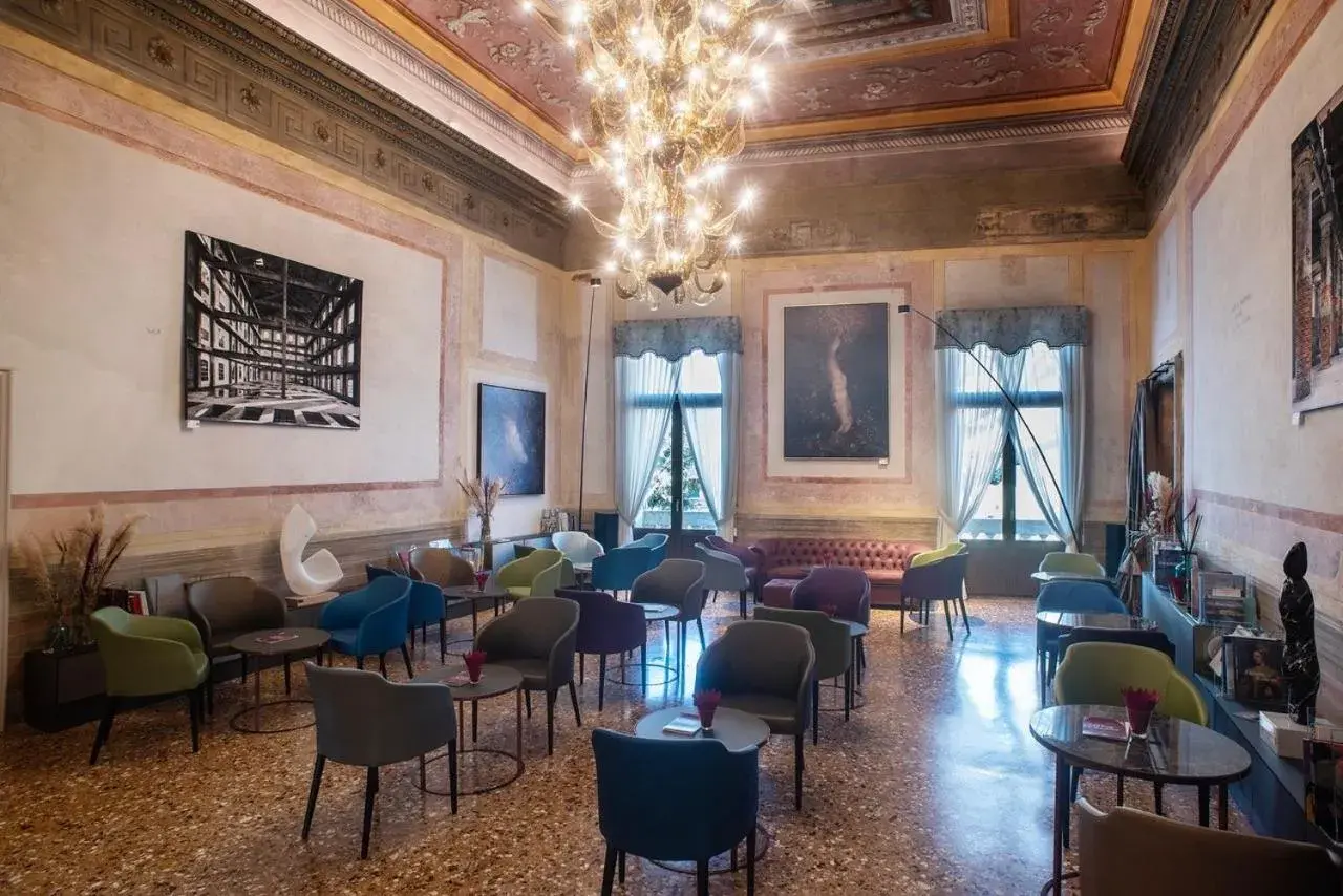 Lounge or bar in Hotel Aquarius Venice - Ascend Collection Lounge or bar in Hotel Aquarius Venice - Ascend Collection