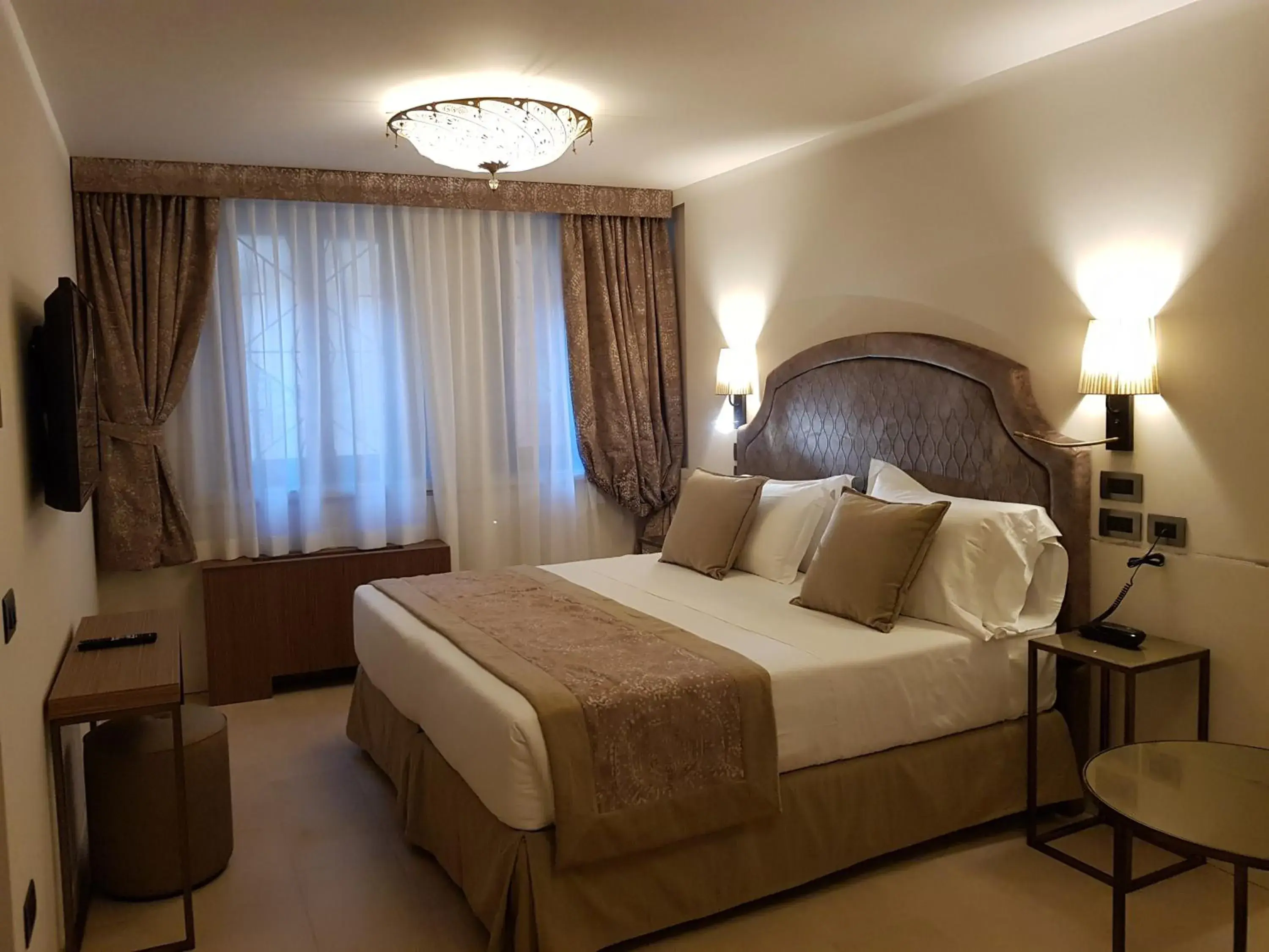 Bed in Hotel Aquarius Venice - Ascend Collection Bed in Hotel Aquarius Venice - Ascend Collection