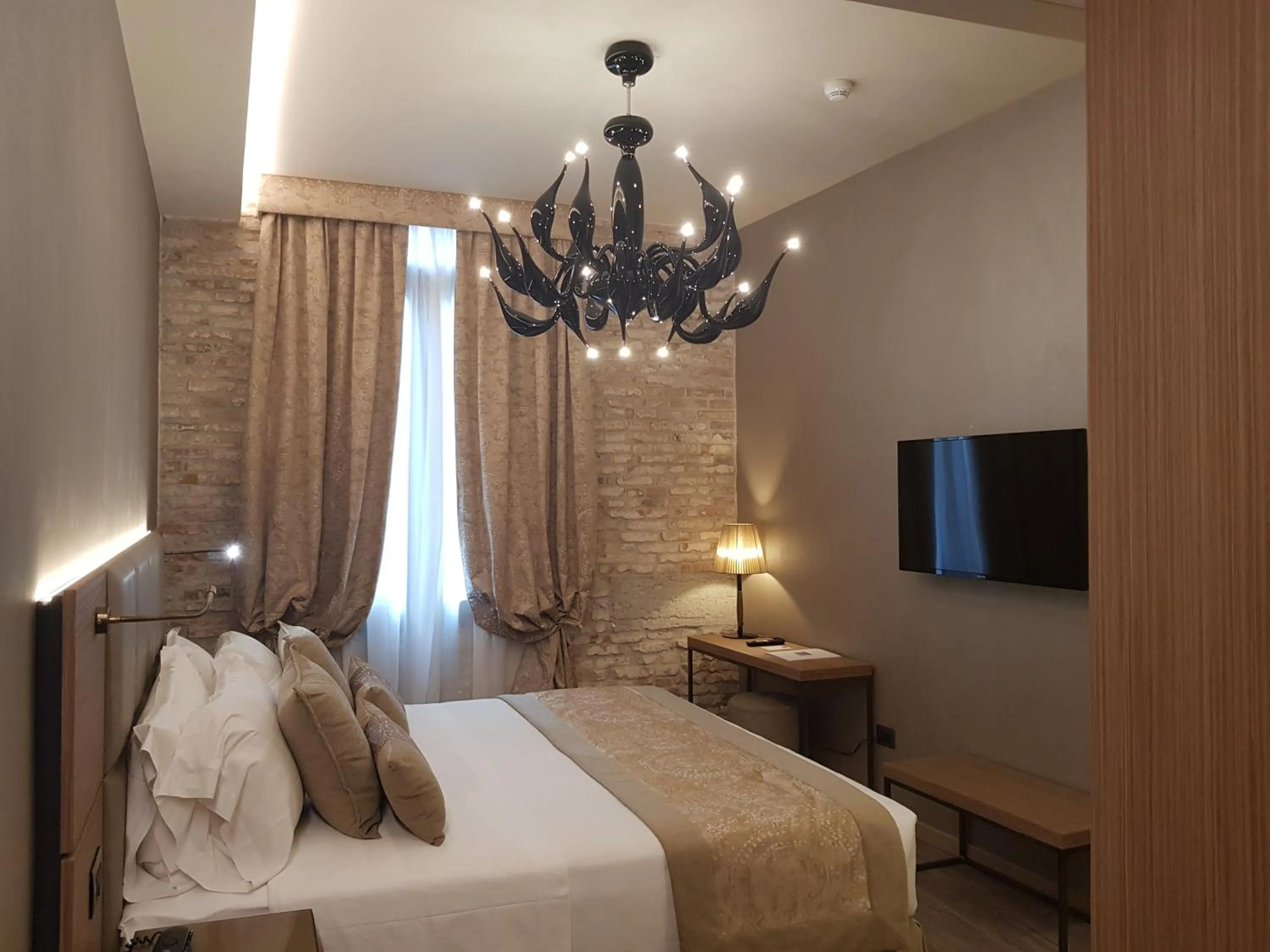 Bed in Hotel Aquarius Venice - Ascend Collection