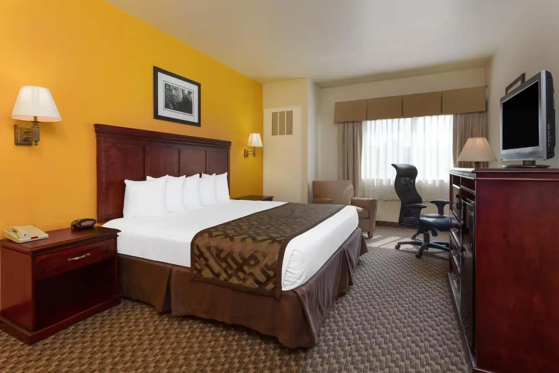 Bed in Montcler Hotel & Conference Center, Trademark by Wyndham Bed in Montcler Hotel & Conference Center, Trademark by Wyndham
