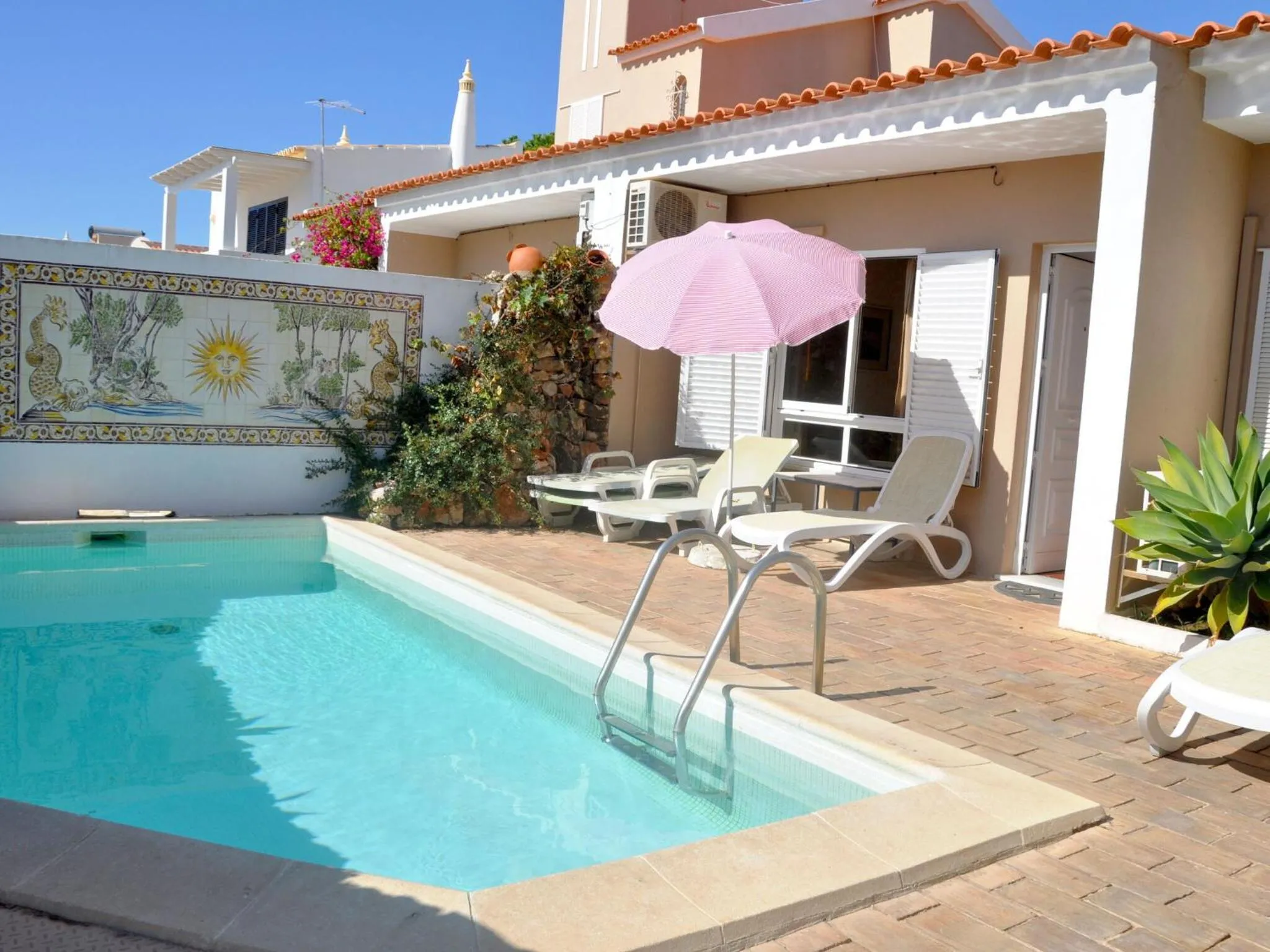 Villa in Vilamoura with Pool & Terrace