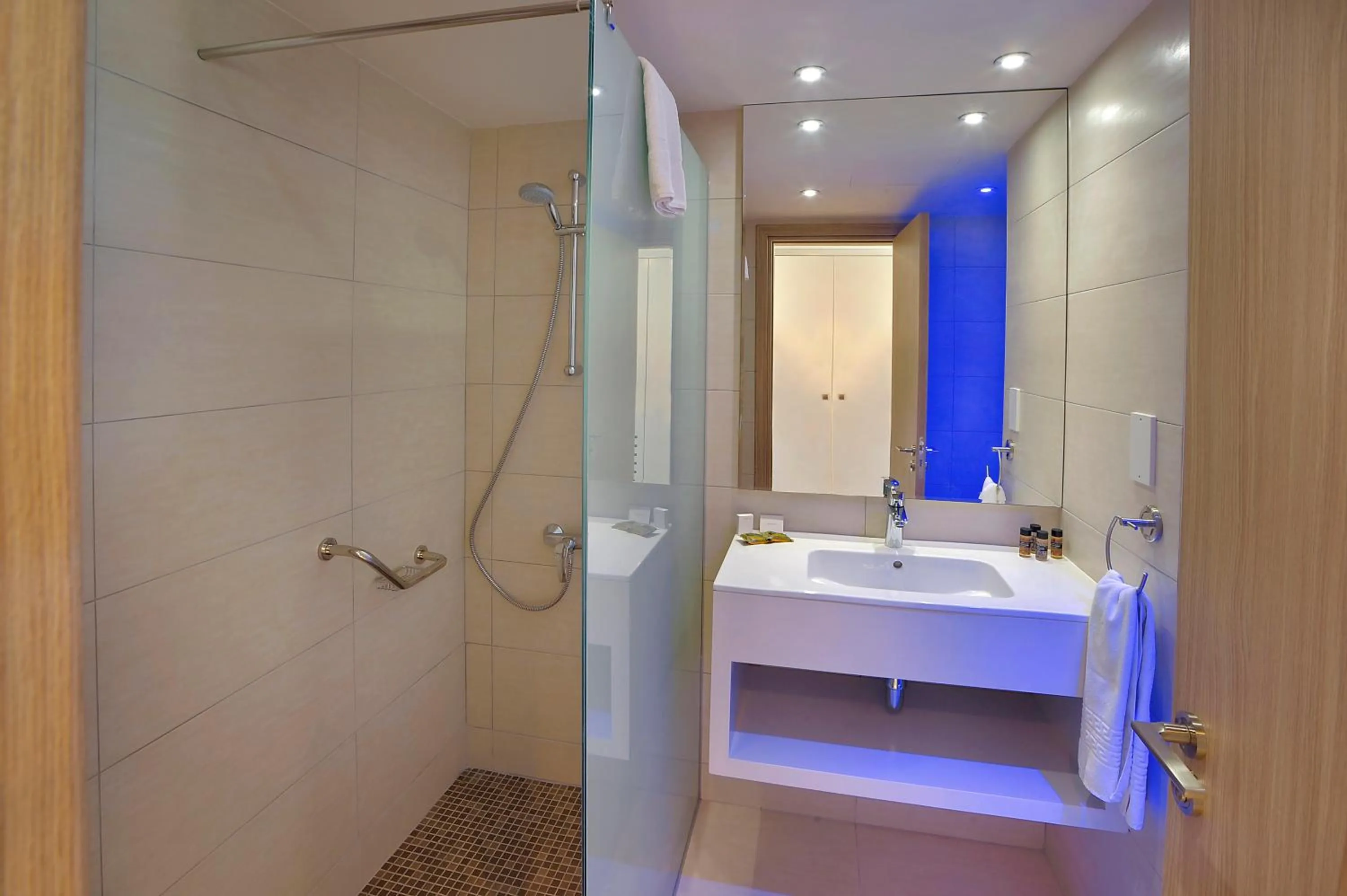 Nelia Beach Hotel & Spa