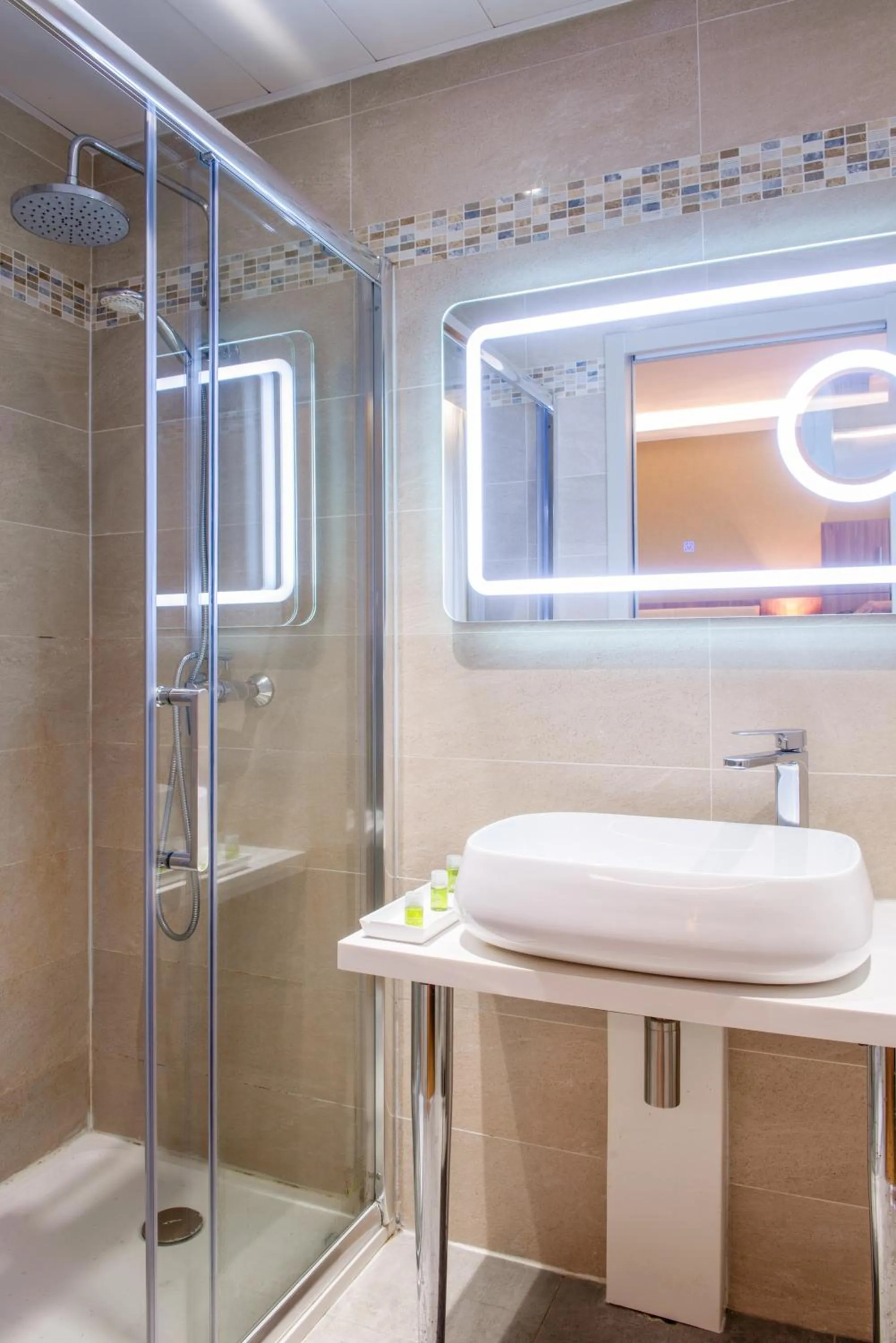 Shower in Hotel Cactus