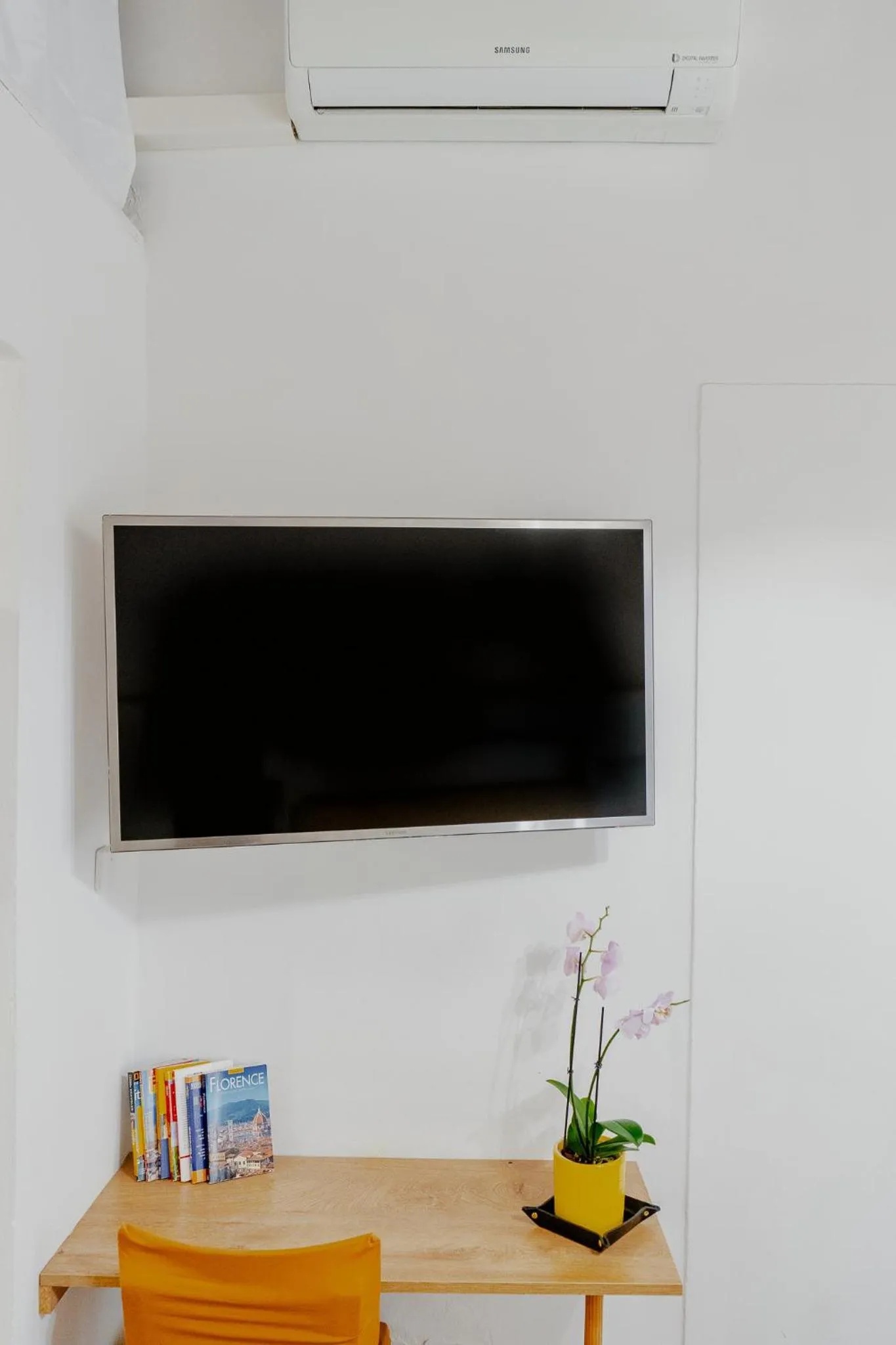 TV and multimedia in Florence Rooms