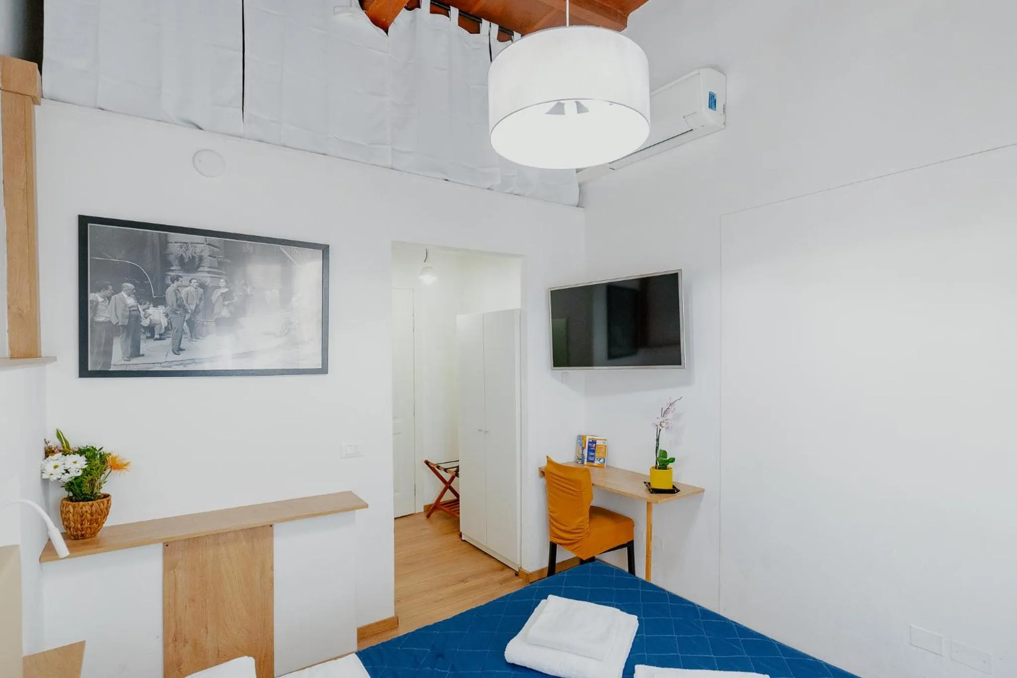 TV and multimedia, Bed in Florence Rooms