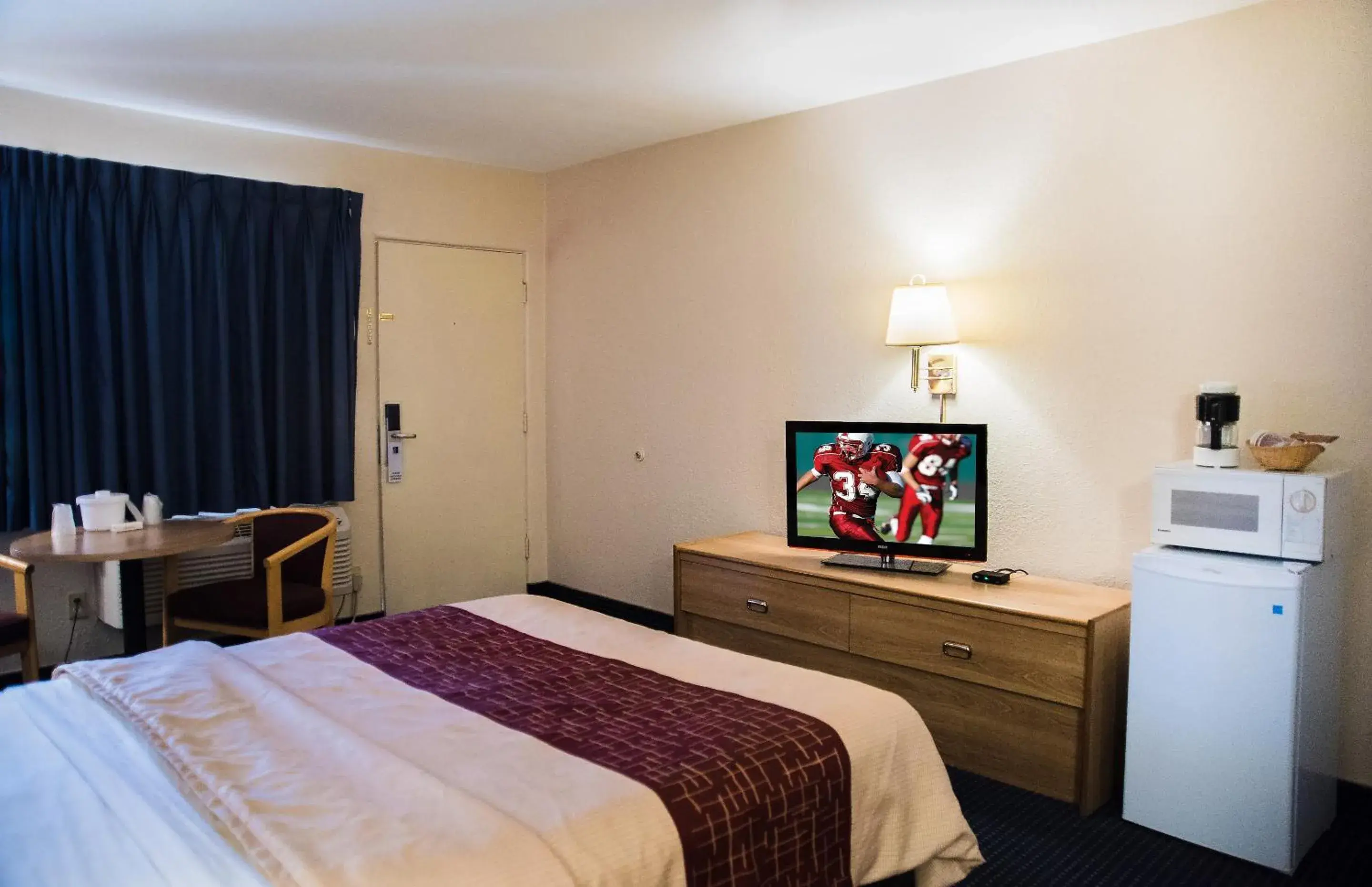 Bedroom, Bed in Red Roof Inn Blythe Bedroom, Bed in Red Roof Inn Blythe