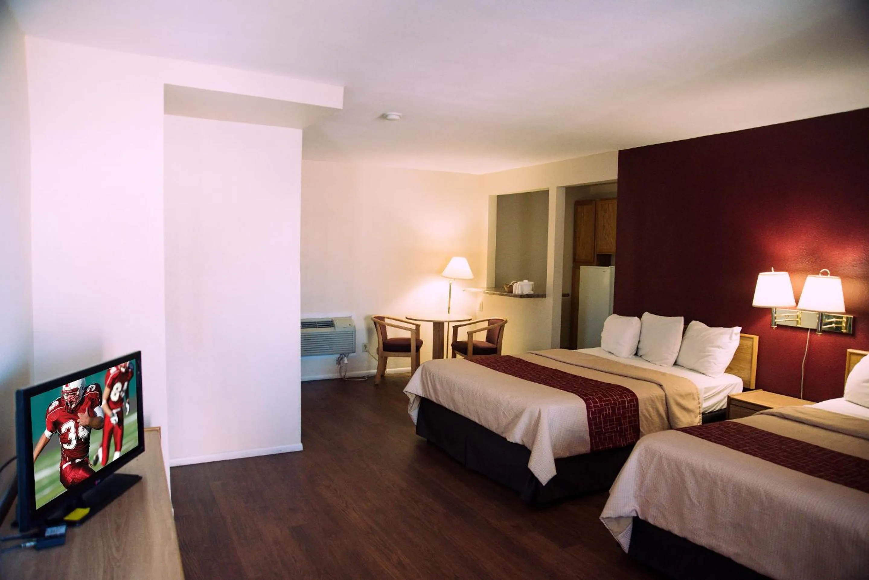 Bedroom, Bed in Red Roof Inn Blythe