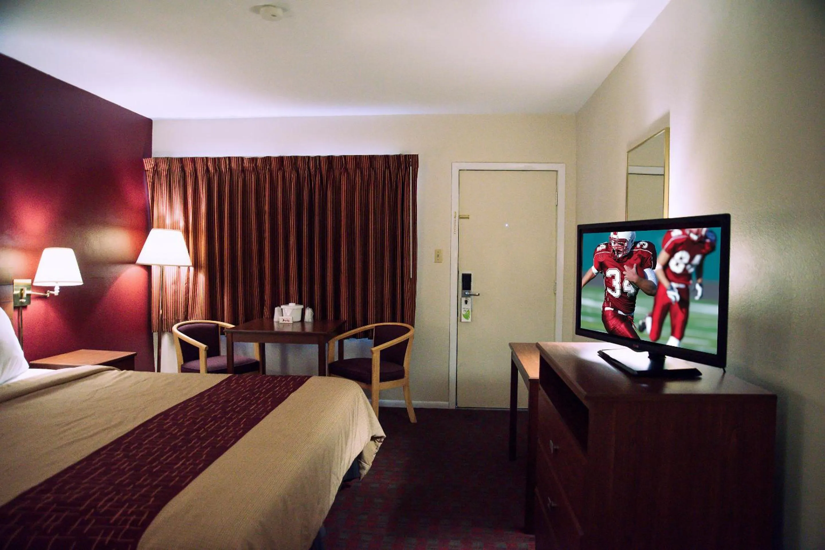 Bedroom, Bed in Red Roof Inn Blythe