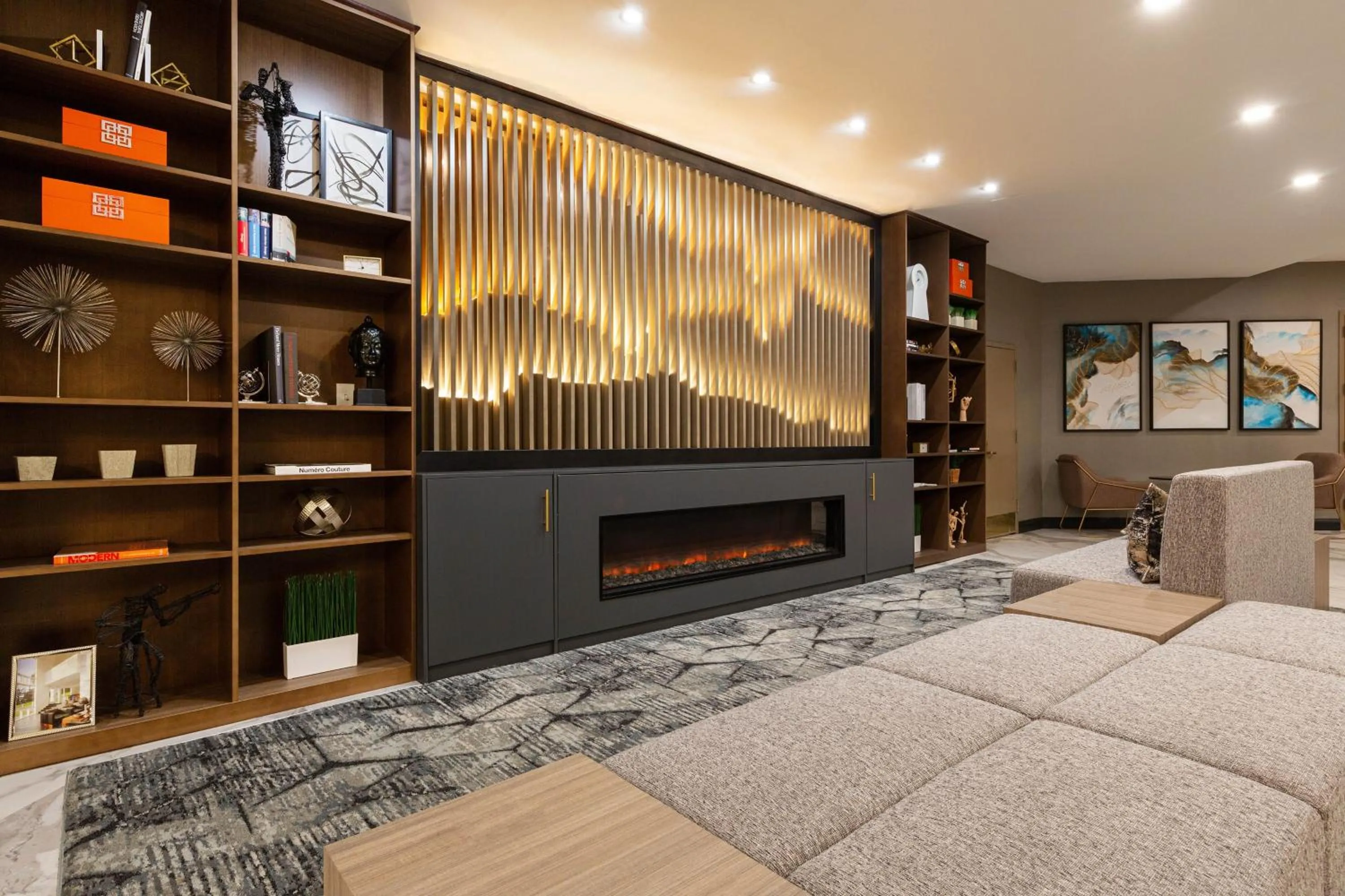 Lobby or reception in Sheraton Suites Columbus Worthington