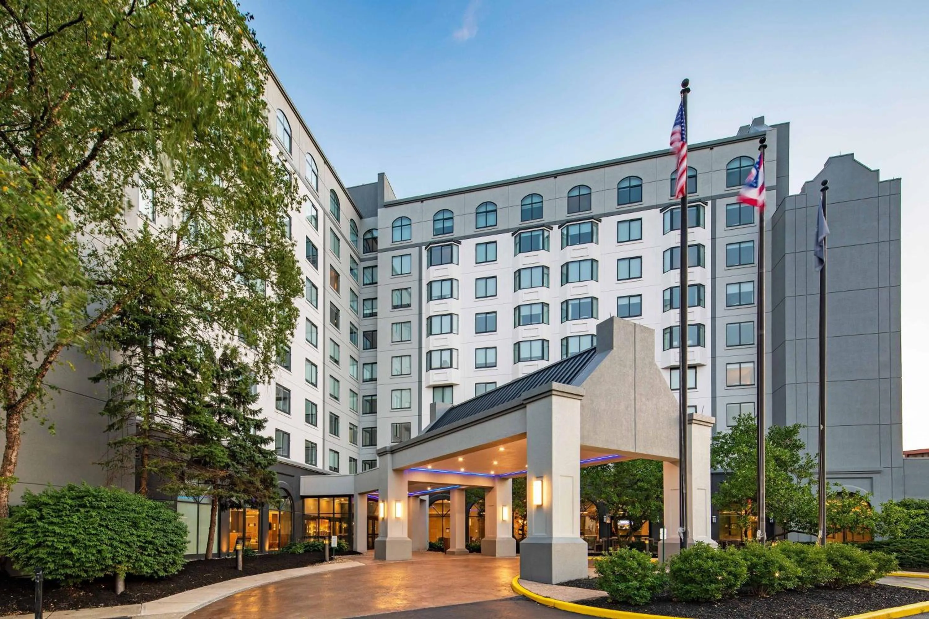 Property building in Sheraton Suites Columbus Worthington